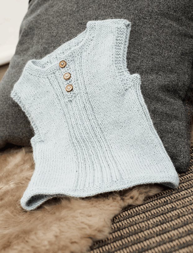 https://imgix.femina.dk/1106-strik-babyvest-copy.png