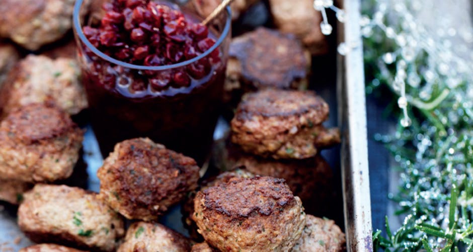 https://imgix.femina.dk/1449-juletapas-lammefrikadeller-copy.jpg