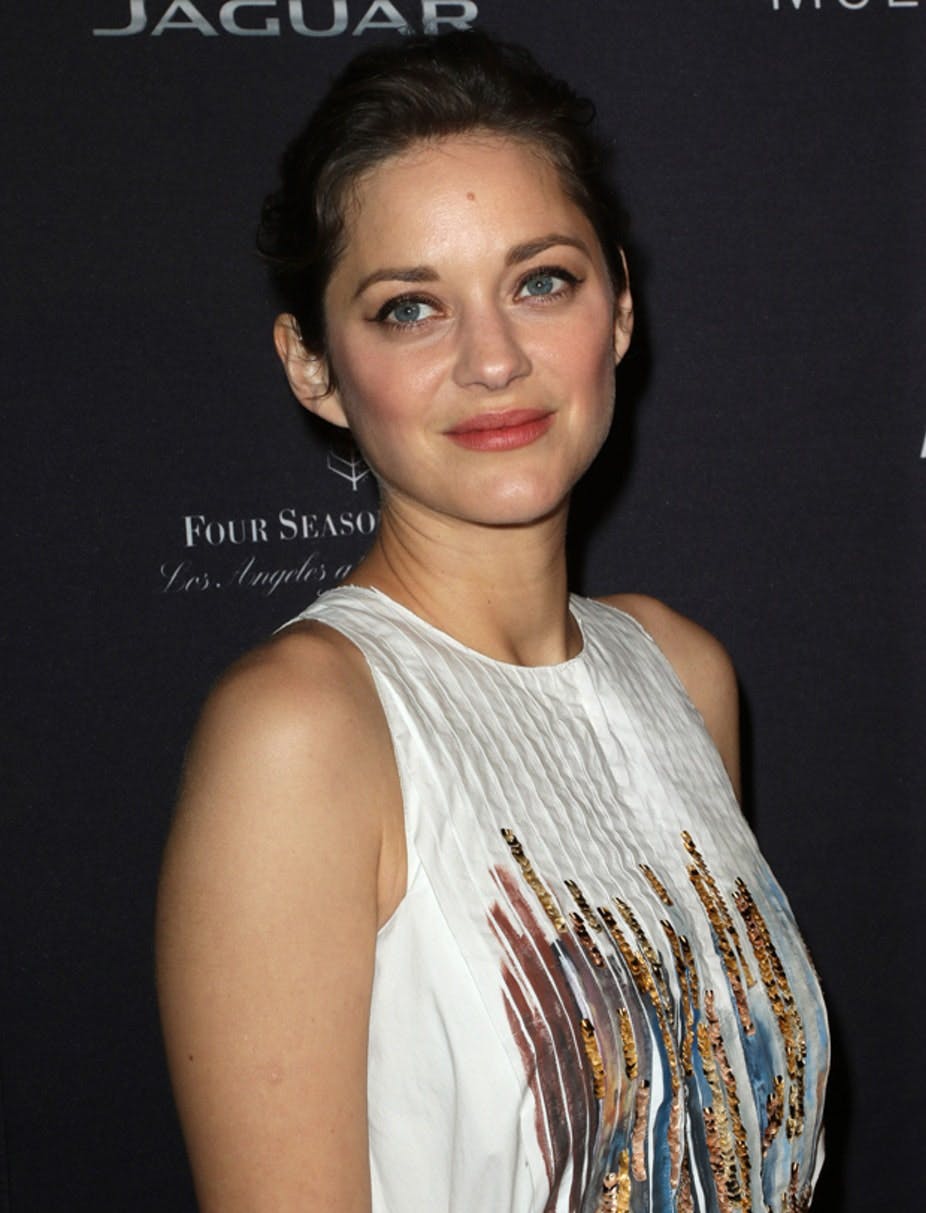 Marion Cotillard klar til fest med makeup