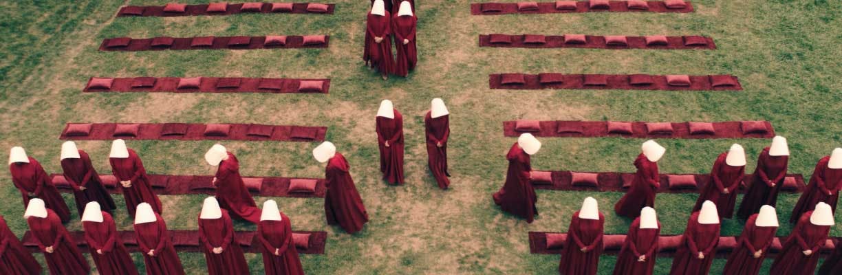 https://imgix.femina.dk/1749-serier-5-handmaids-tale.jpg