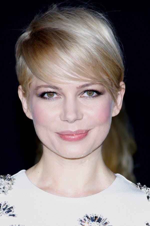 Skråt pandehår til Michelle Williams