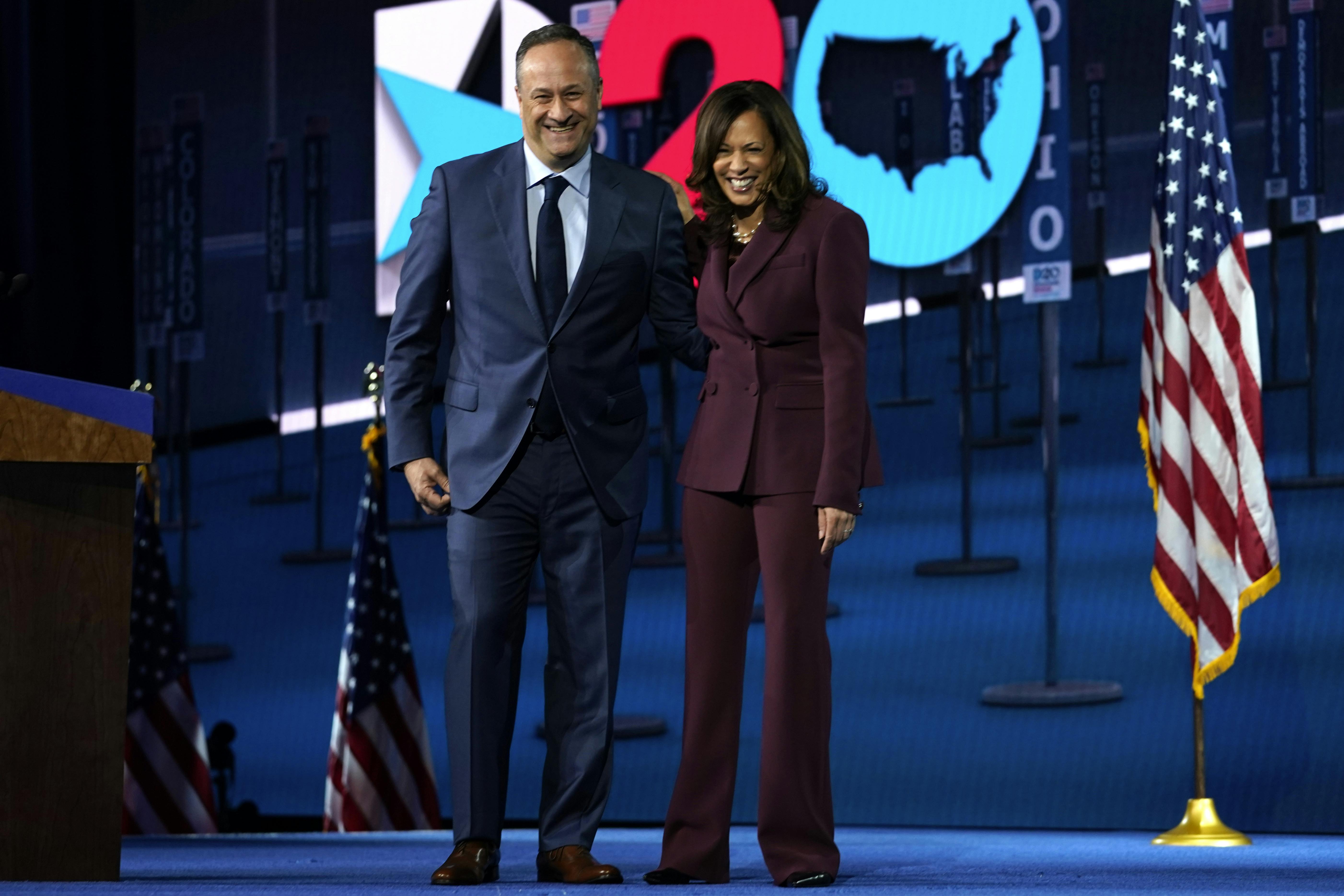 https://imgix.femina.dk/2021-03-10/kamala-harris-og-doug.jpg