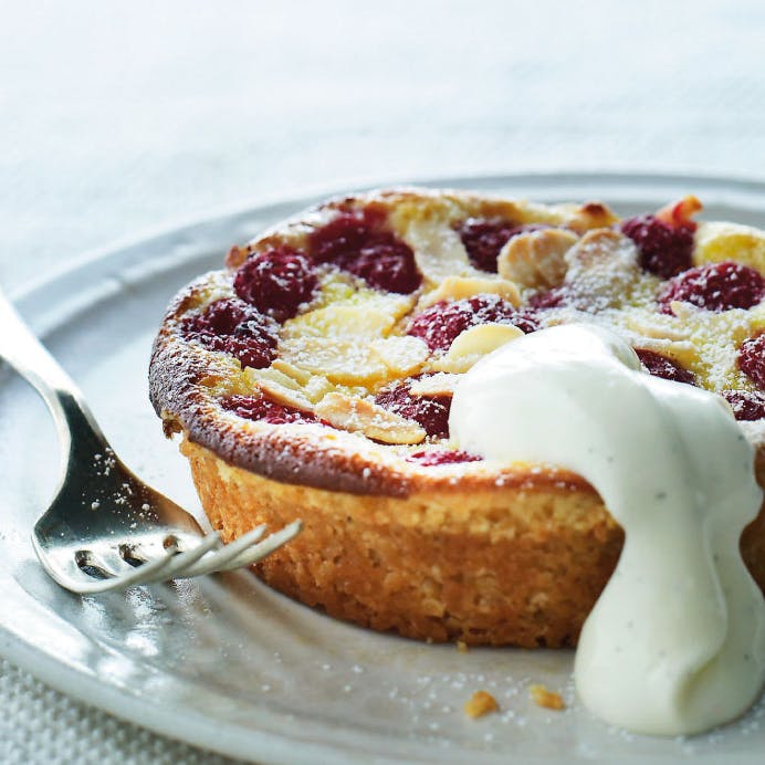 Opskrift på de lækreste små hindbærtærter.