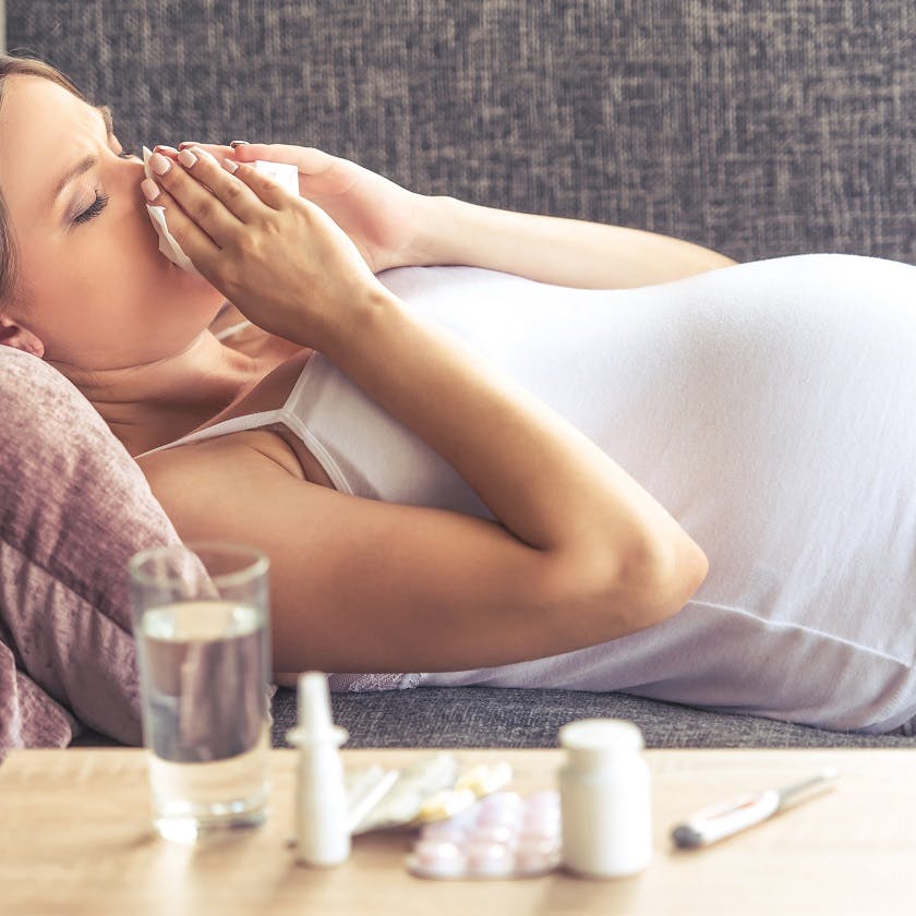 Bør du få influenzavaccine som gravid? Få svaret her.