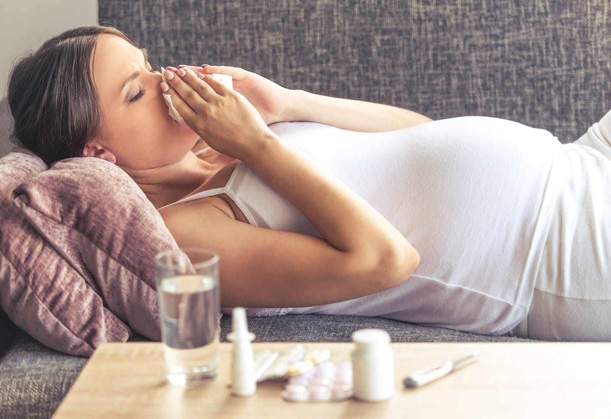 Bør du få influenzavaccine som gravid? Få svaret her.