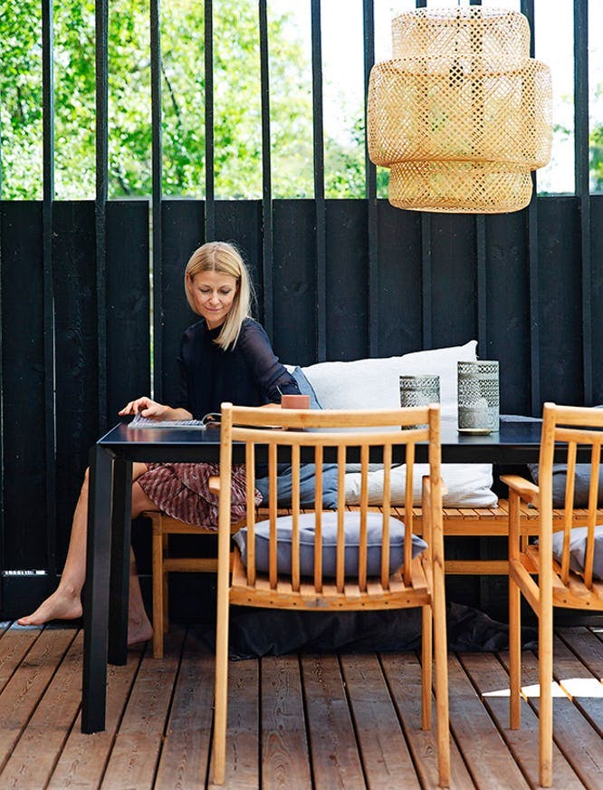Sommerhus med overdækket terrasse.