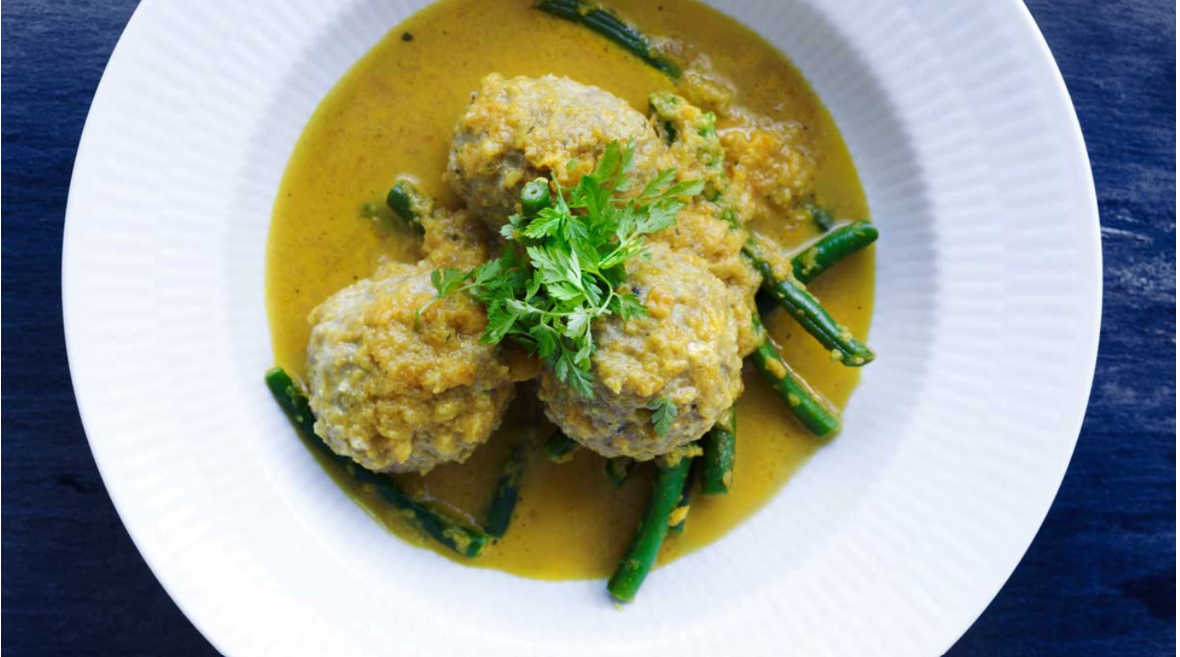 Boller i karry med ekstra grønt