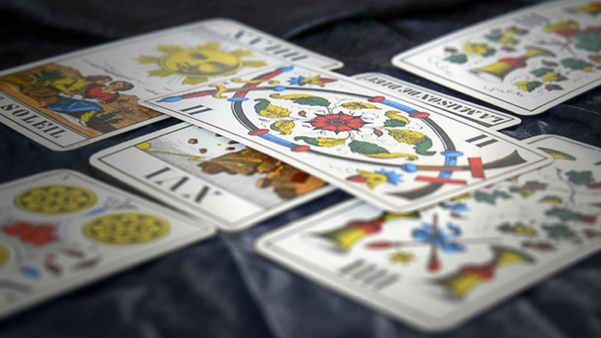 Tarotkort: Læs alt, du skal vide og få dit personlige tarotkort her!