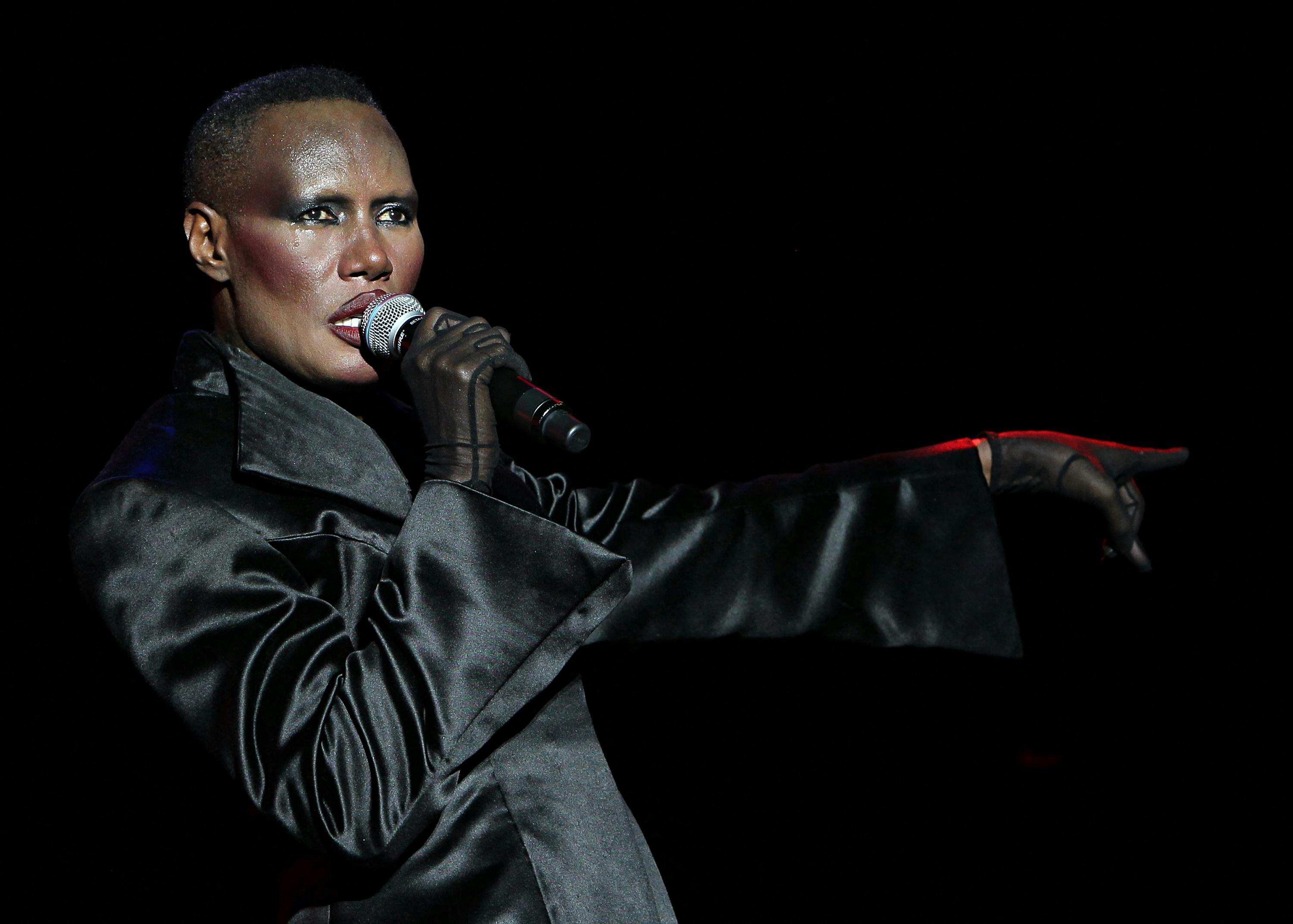 https://imgix.femina.dk/2021-07-09/grace-jones.jpg