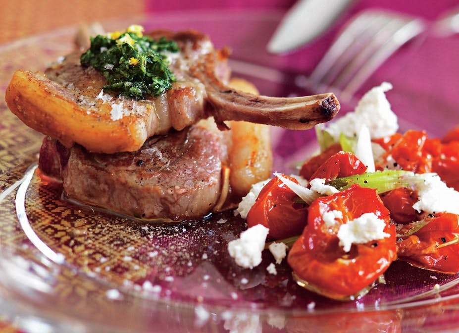 Lammechops med tabouleh og bagt tomatsalat