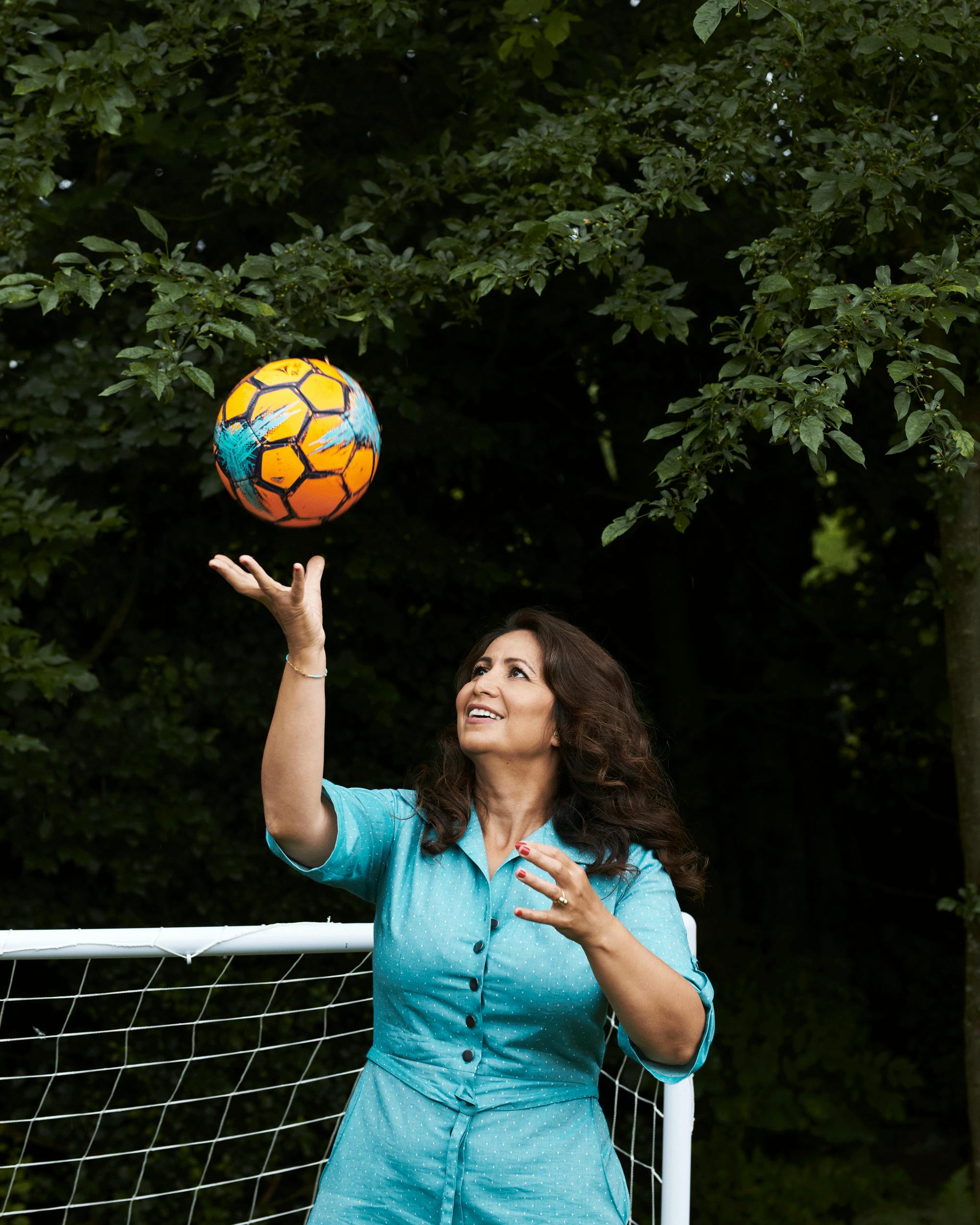 https://imgix.femina.dk/2021-08-26/ozlem_cekic_00420-1.png