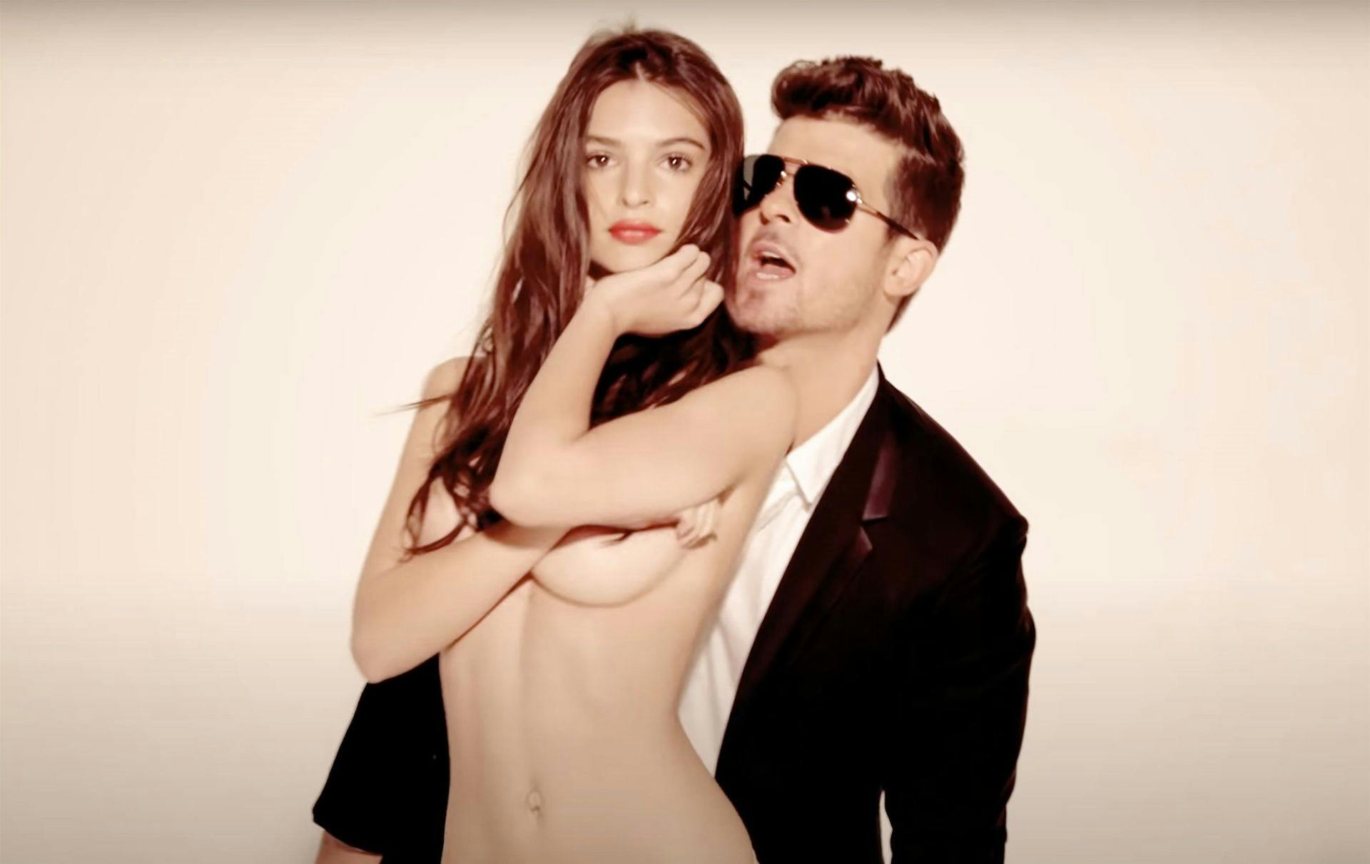 Emily Ratajkowski og Robin Thicke i Blurred Lines