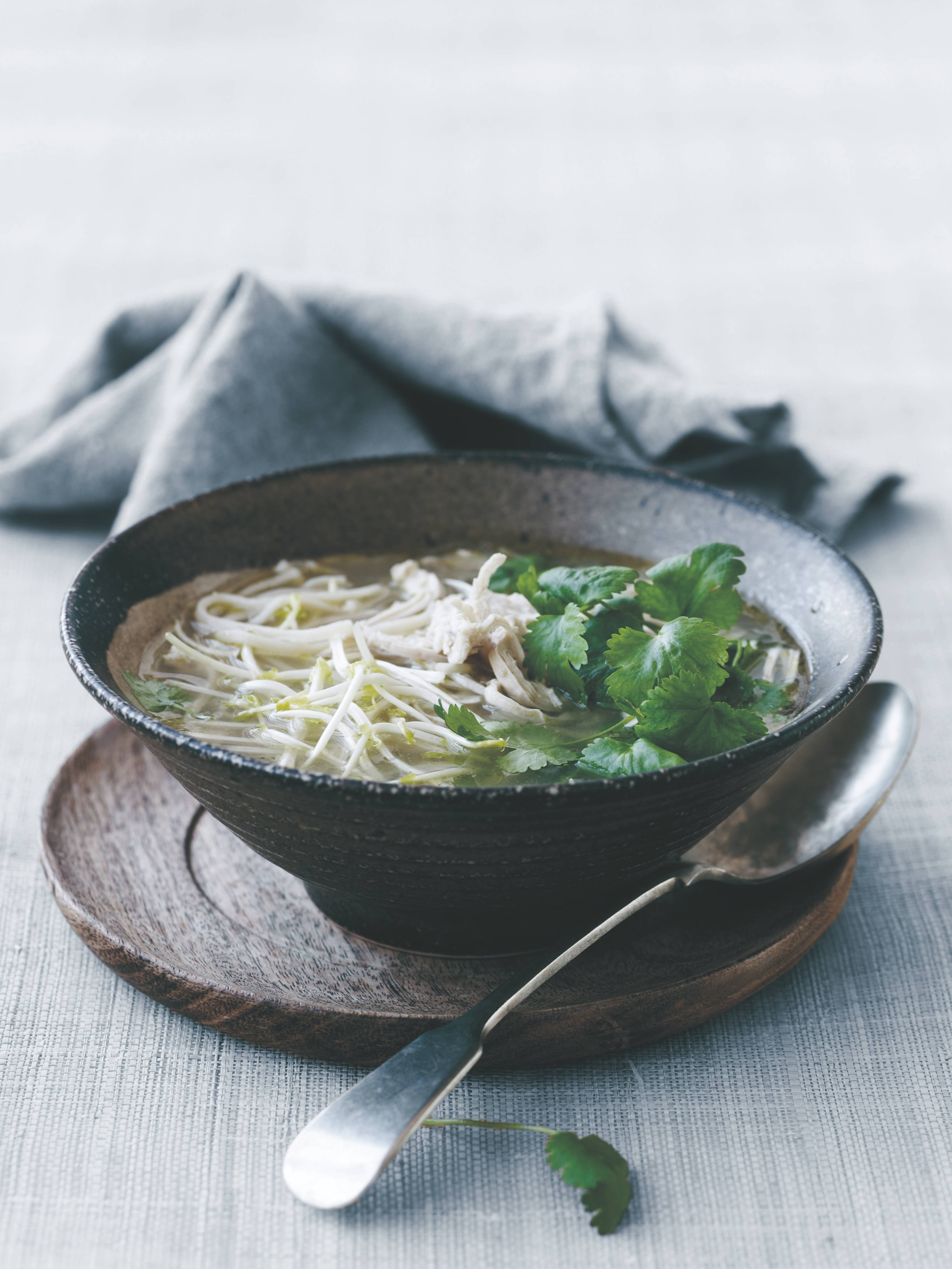 Kyllingesuppe med lime og ægnudler