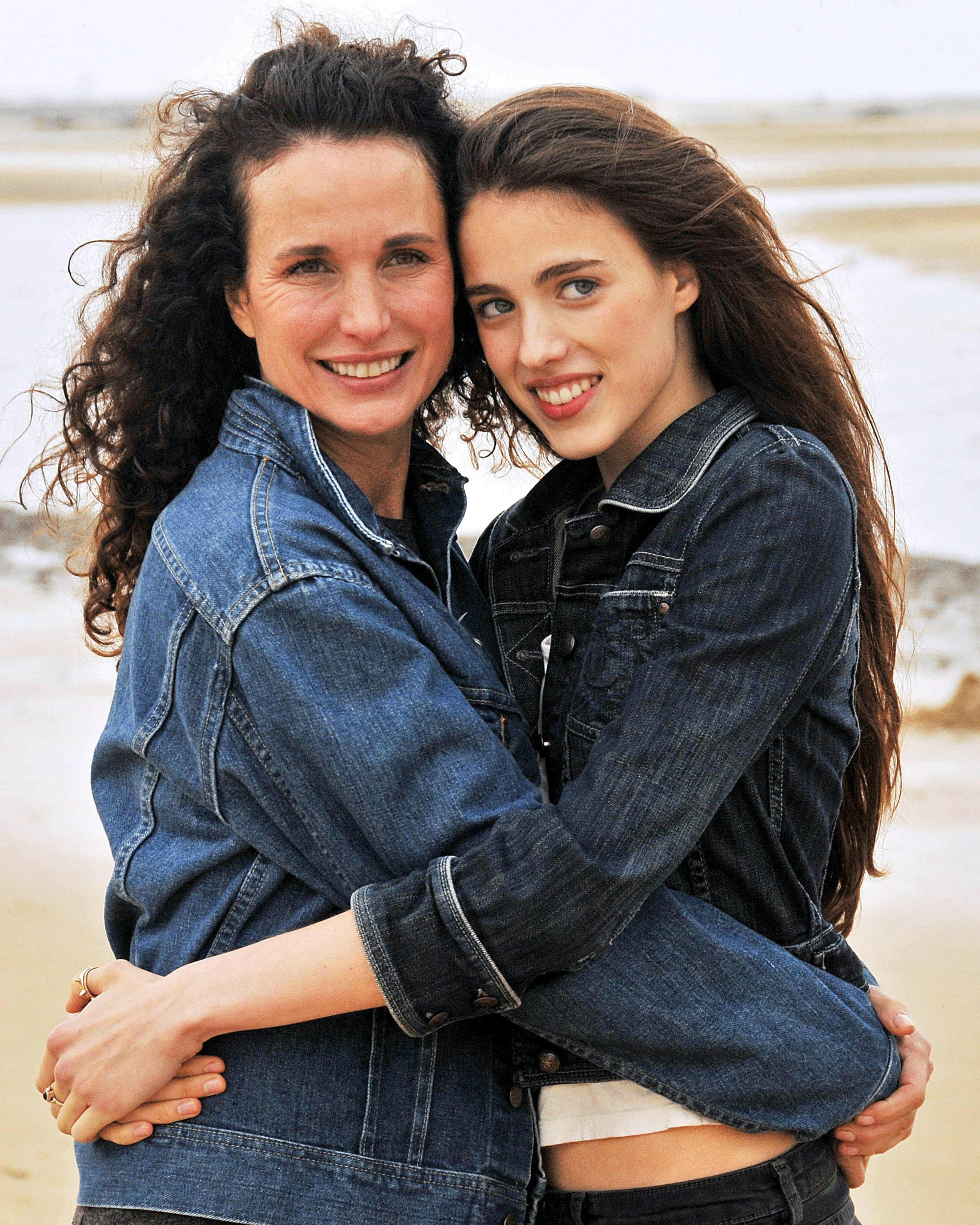 Andie MacDowell og Margaret Qualley