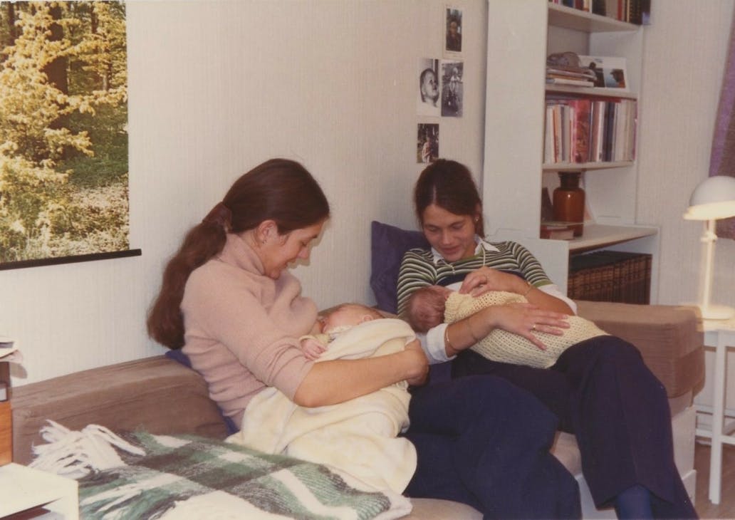 Mimi og Lise med deres babyer
