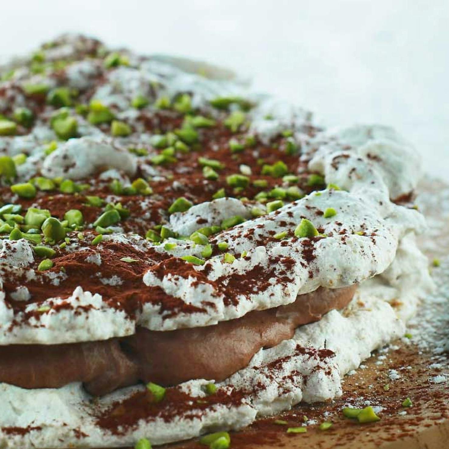 dacquoise dessert opskrift med chokolade og hasselnød