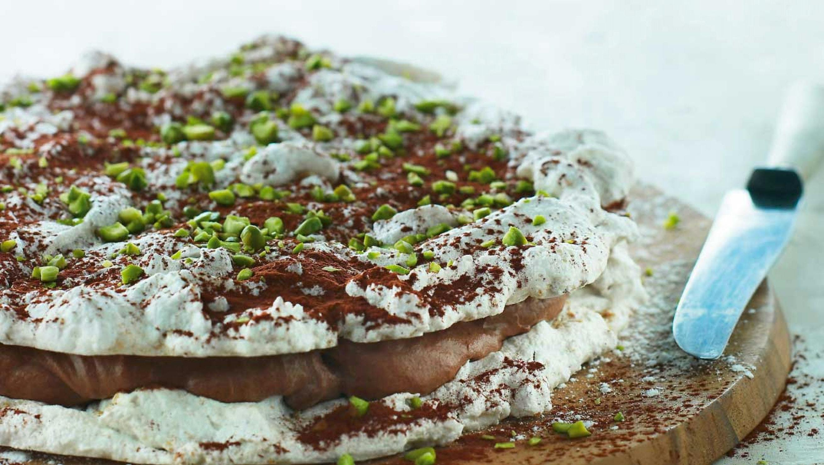 dacquoise dessert opskrift med chokolade og hasselnød