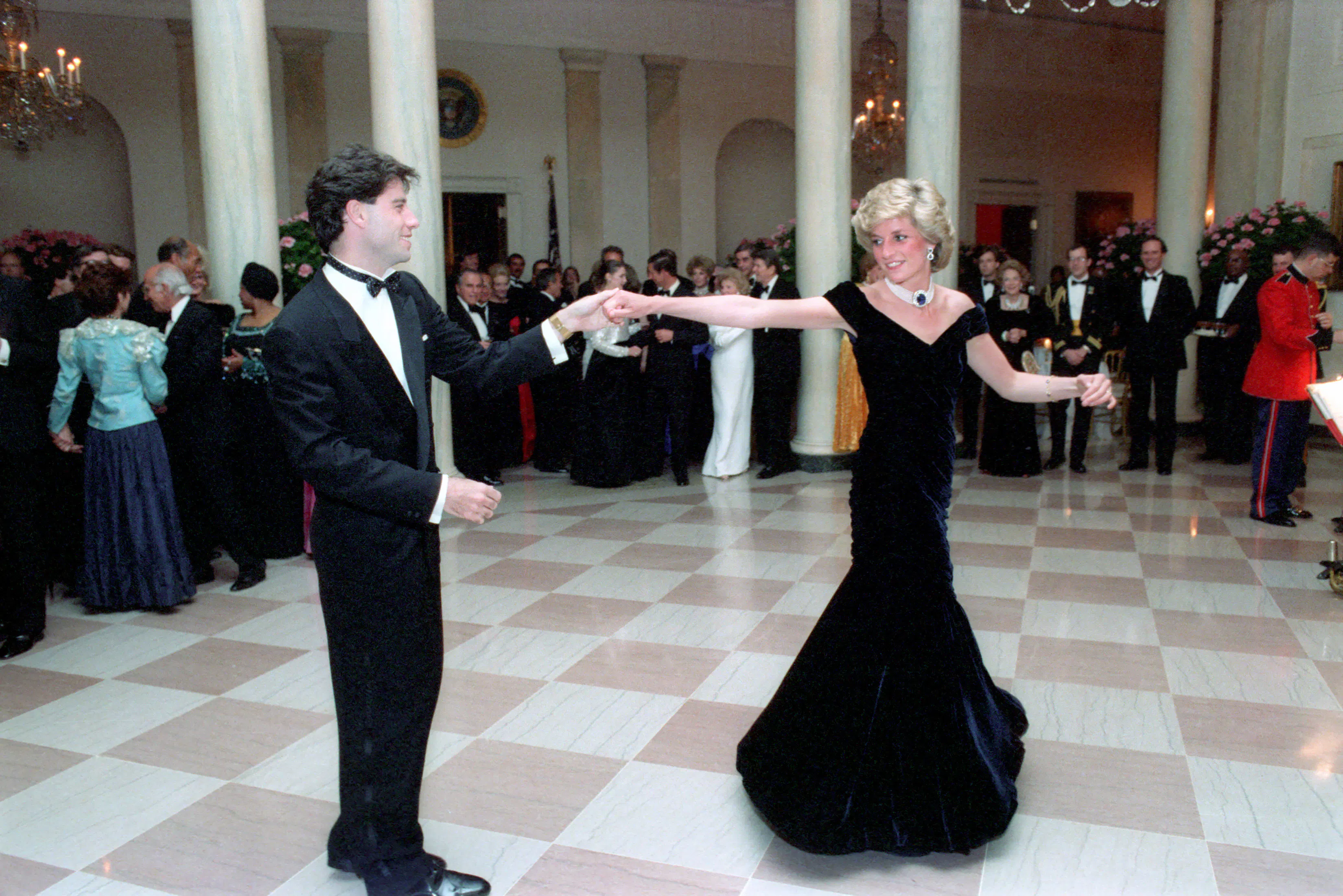 15 Ikoniske Prinsesse Diana outfits Vi Aldrig Glemmer Femina 15 Ikoniske Prinsesse Diana outfits Vi Aldrig Glemmer Femina