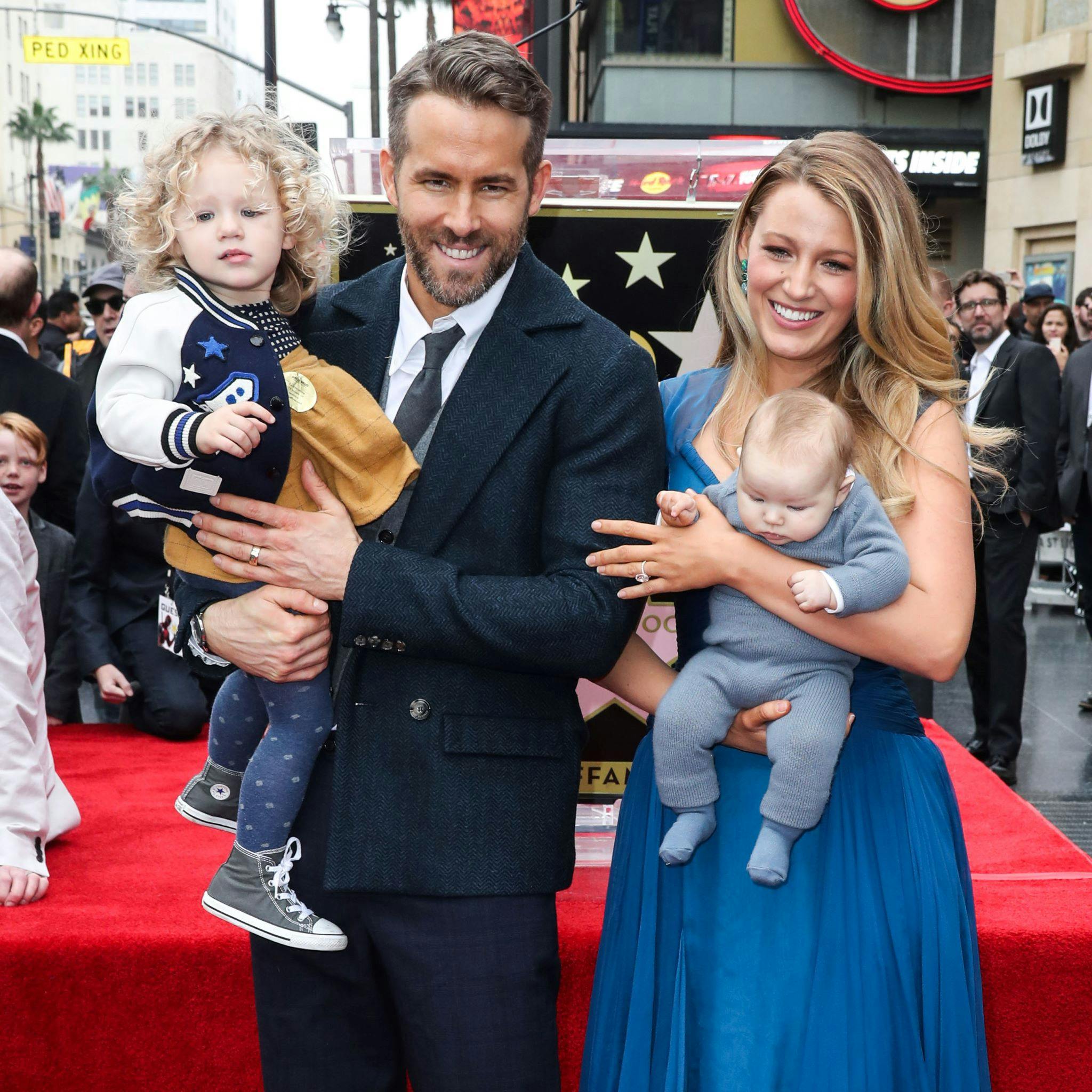 Ryan Reynolds og Blake Lively med to af deres børn