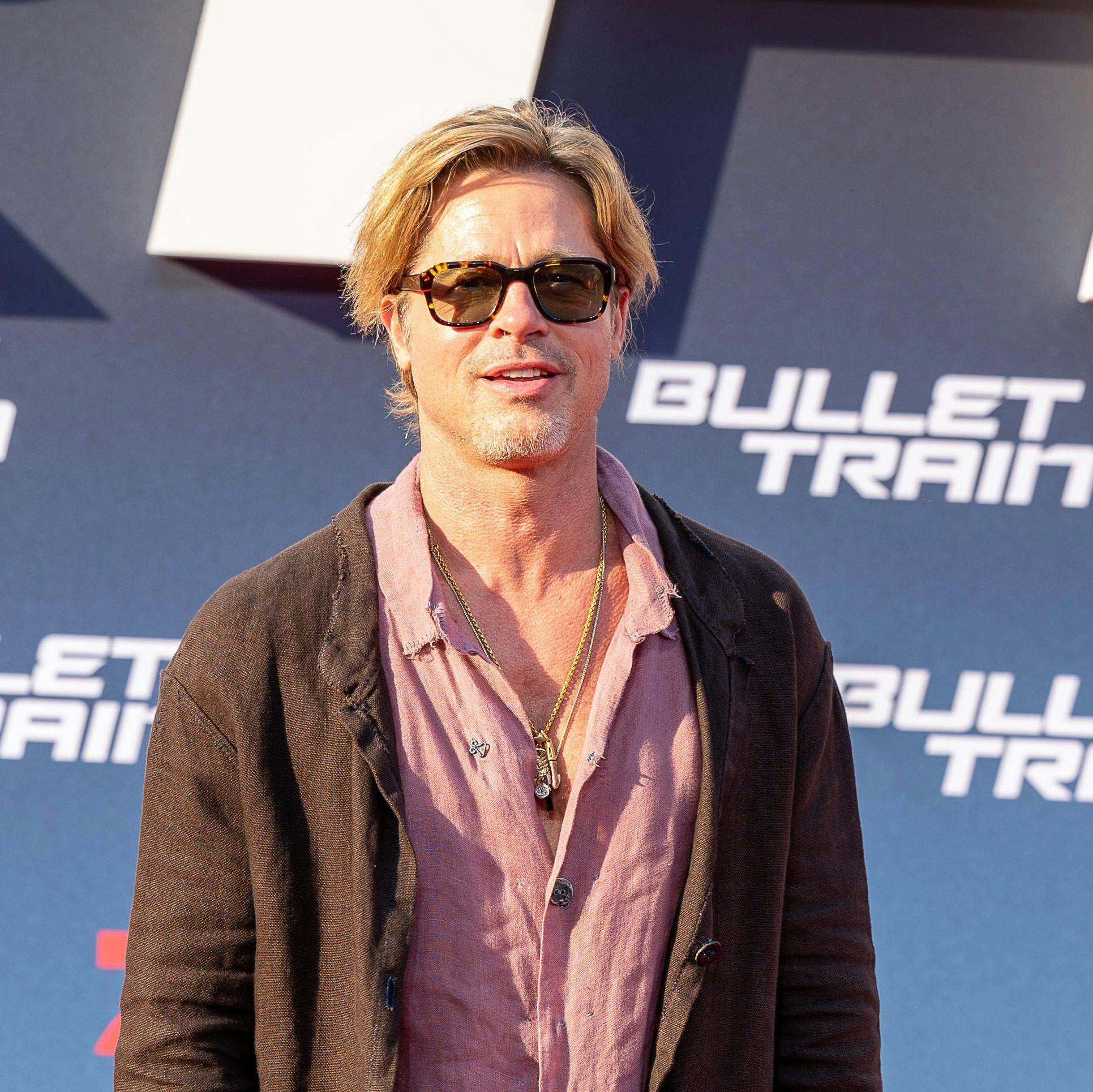 Brad Pitt i nederdel