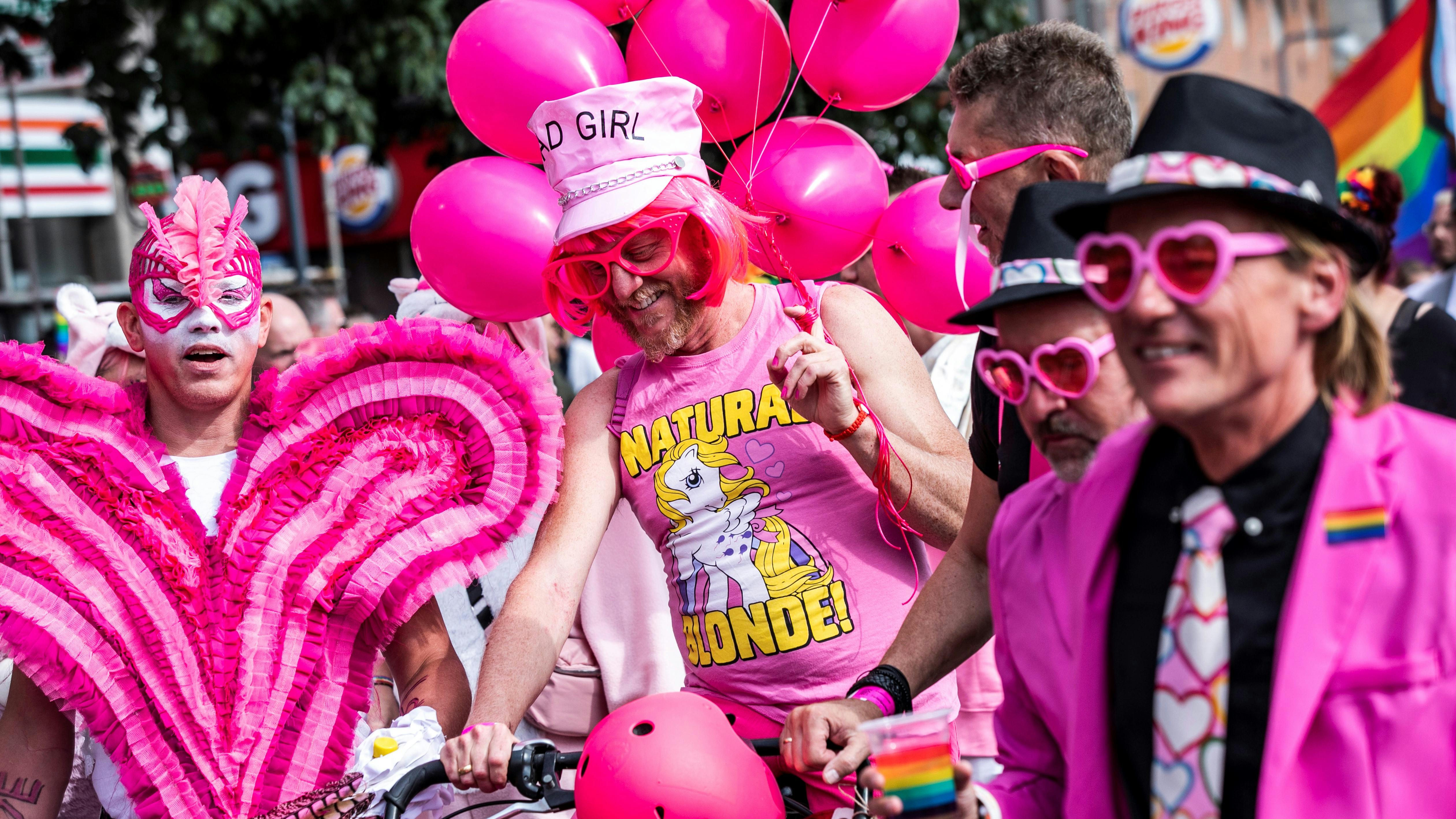 WorldPride parader går gennem København, lørdag den 21. august 2021