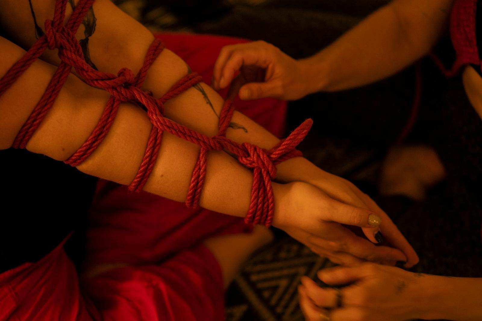https://imgix.femina.dk/2022-09-30/bondage2.jpg
