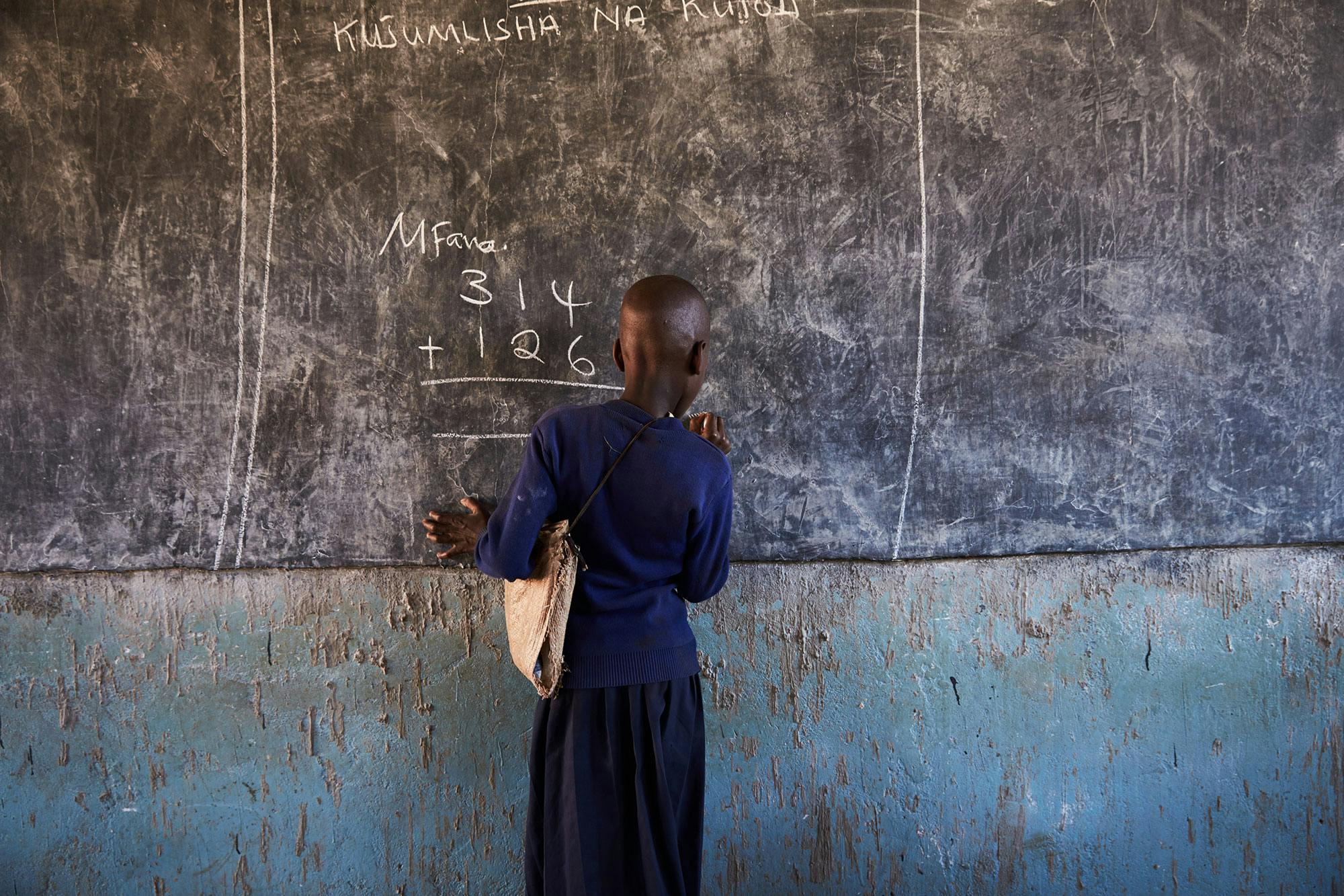 https://imgix.femina.dk/2023-02-14/Stine_Heilmann_Photographer_Studying_Tanzanian_Girl_0.jpg