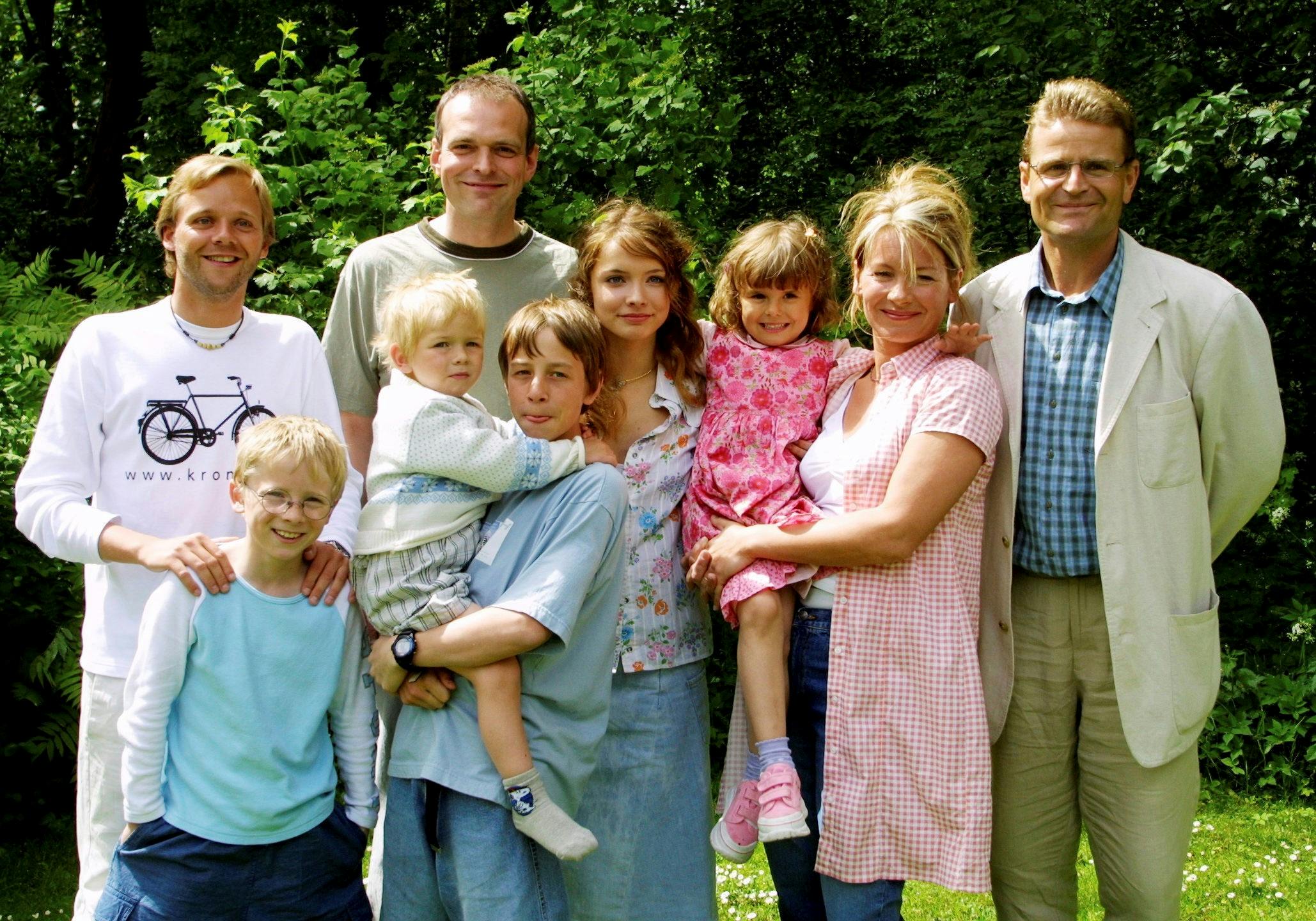 Hele familien i ”Min søsters børn”, hvor Neel spiller Amalie.