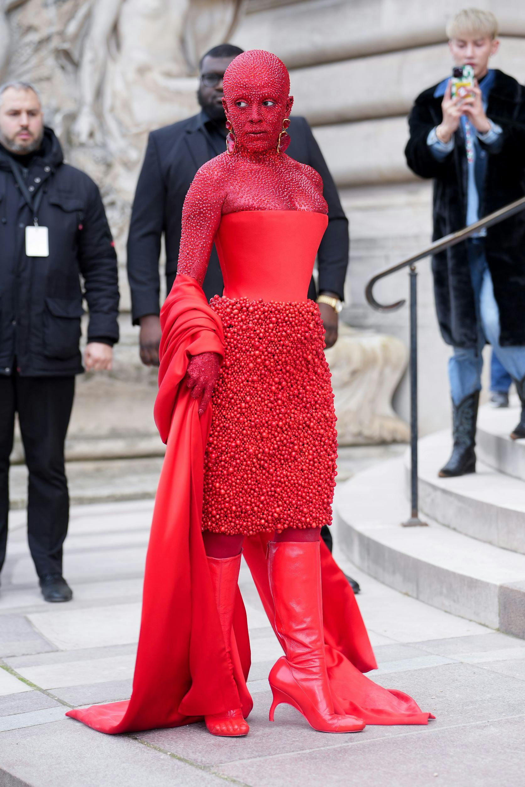 Doja Cat i det ikoniske outfit til modeuge i Paris.