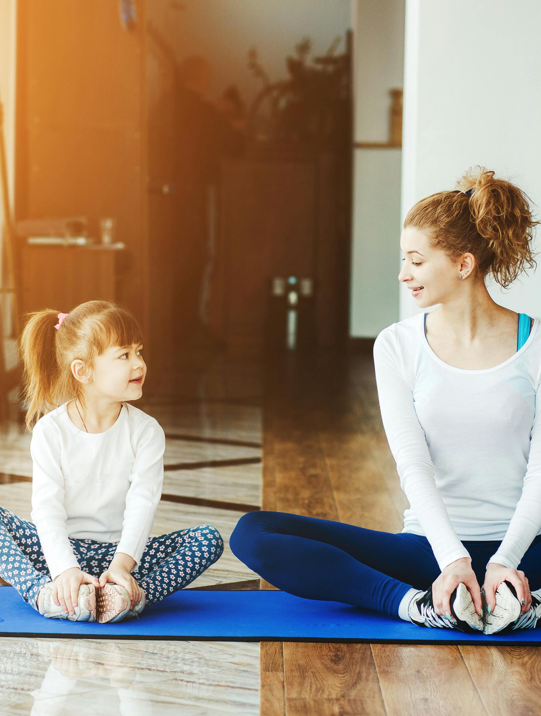 Yogaøvelser til børn, der kan laves derhjemme