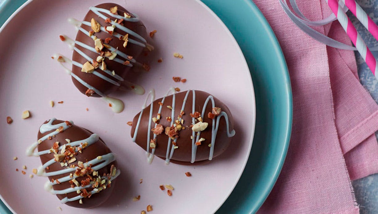 Hjemmelavet påskeæg med nougatcrunch