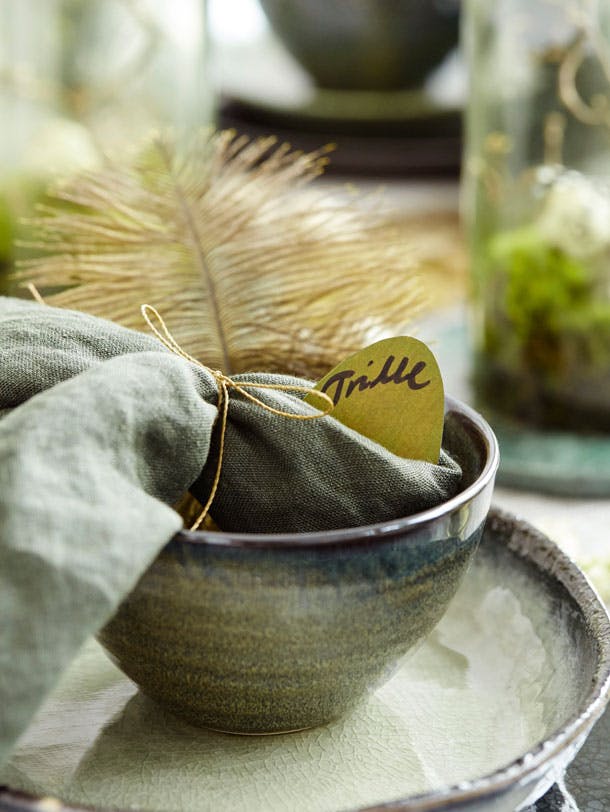 Personlige bordkort på påskebordet