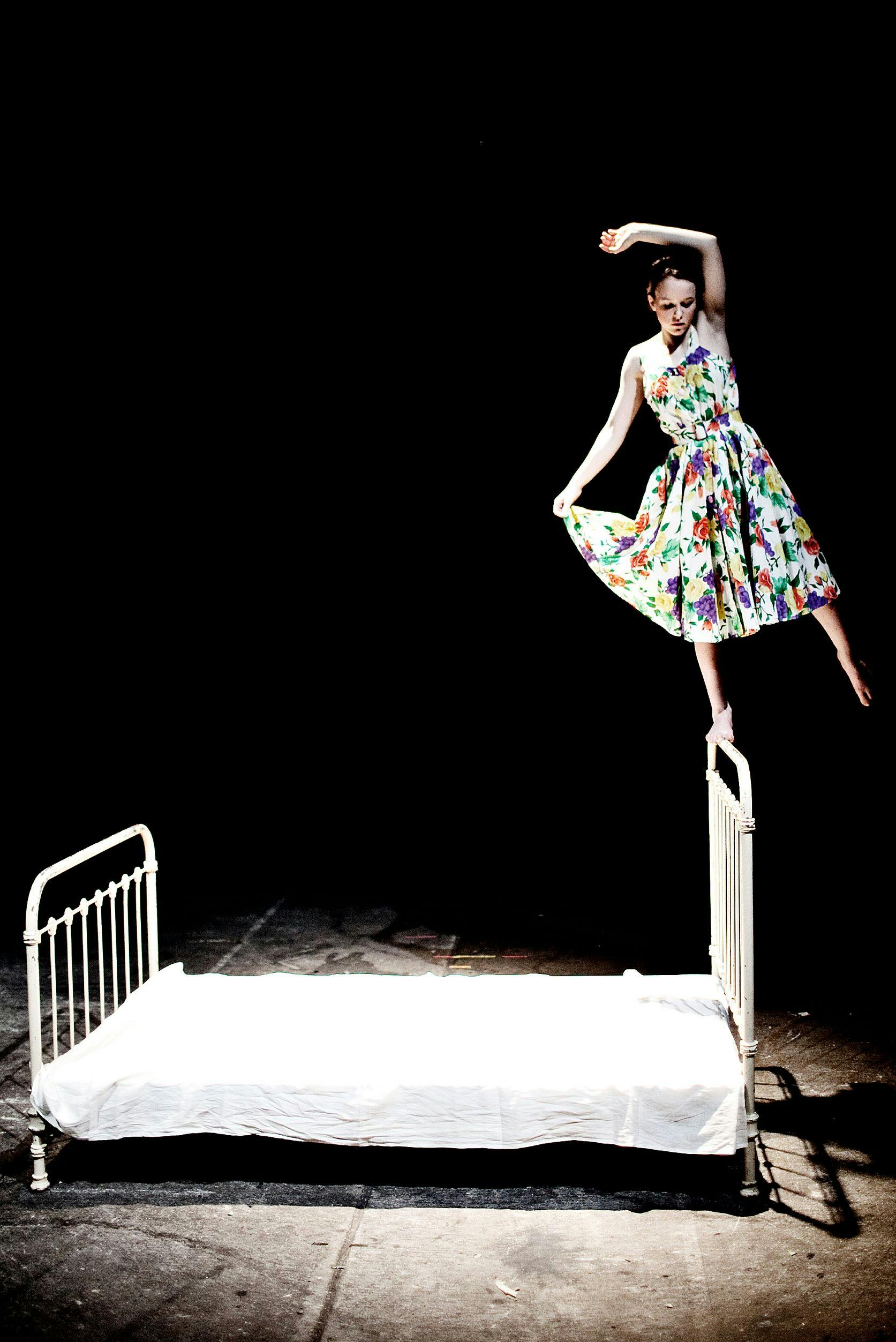 Som 15-årig spillede Nanna rollen som Ophelia i Teater Republiques opsætning af “Hamlet”. Og her fik hun også brug for sin baggrund i dans, da hun skulle gå på line.