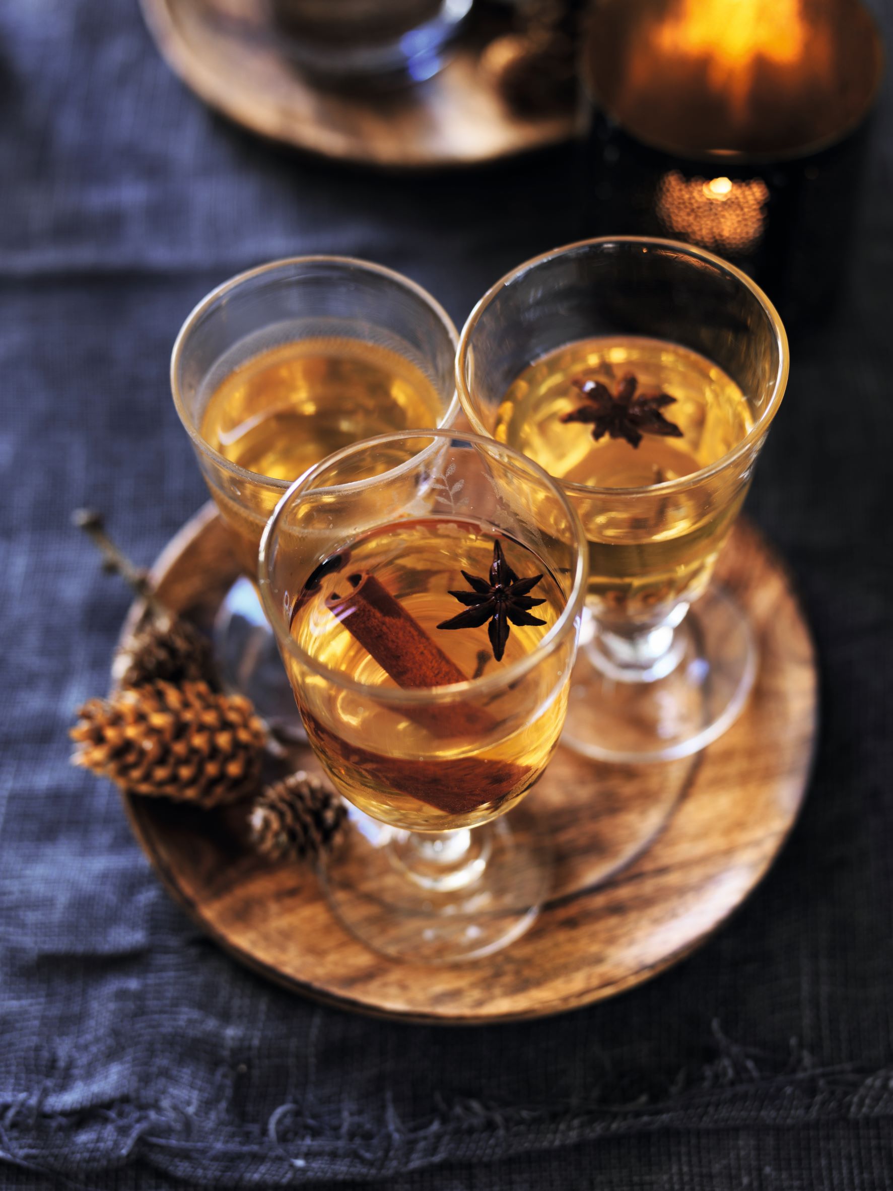 Den hvide gløgg smager også skønt, hvis du vil prøve noget andet end den klassiske gløgg lavet på rødvin.&nbsp;
