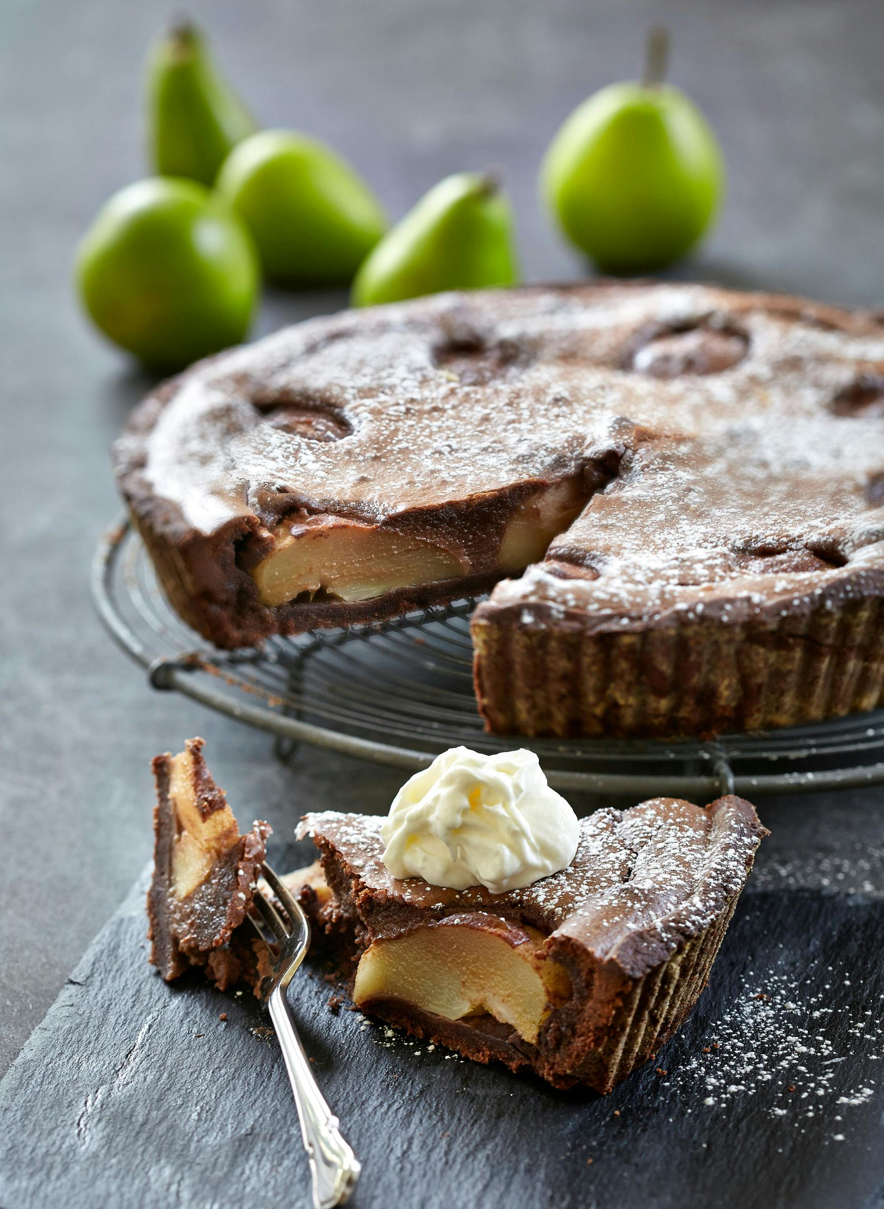 Lækker pæretærte med marcipan og chokolade