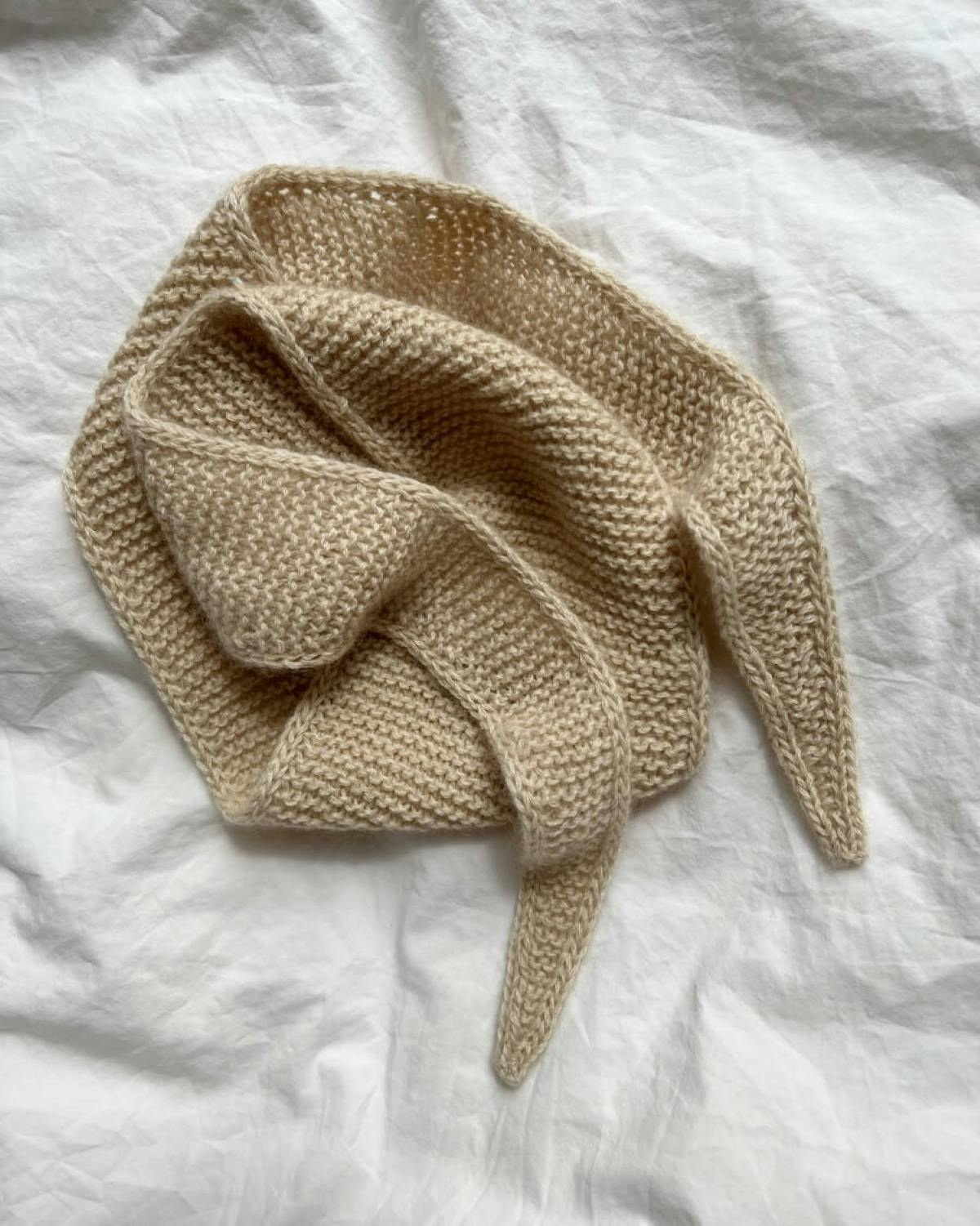 Hjemmelavet, strikket tørklæde i gave til Mors Dag
