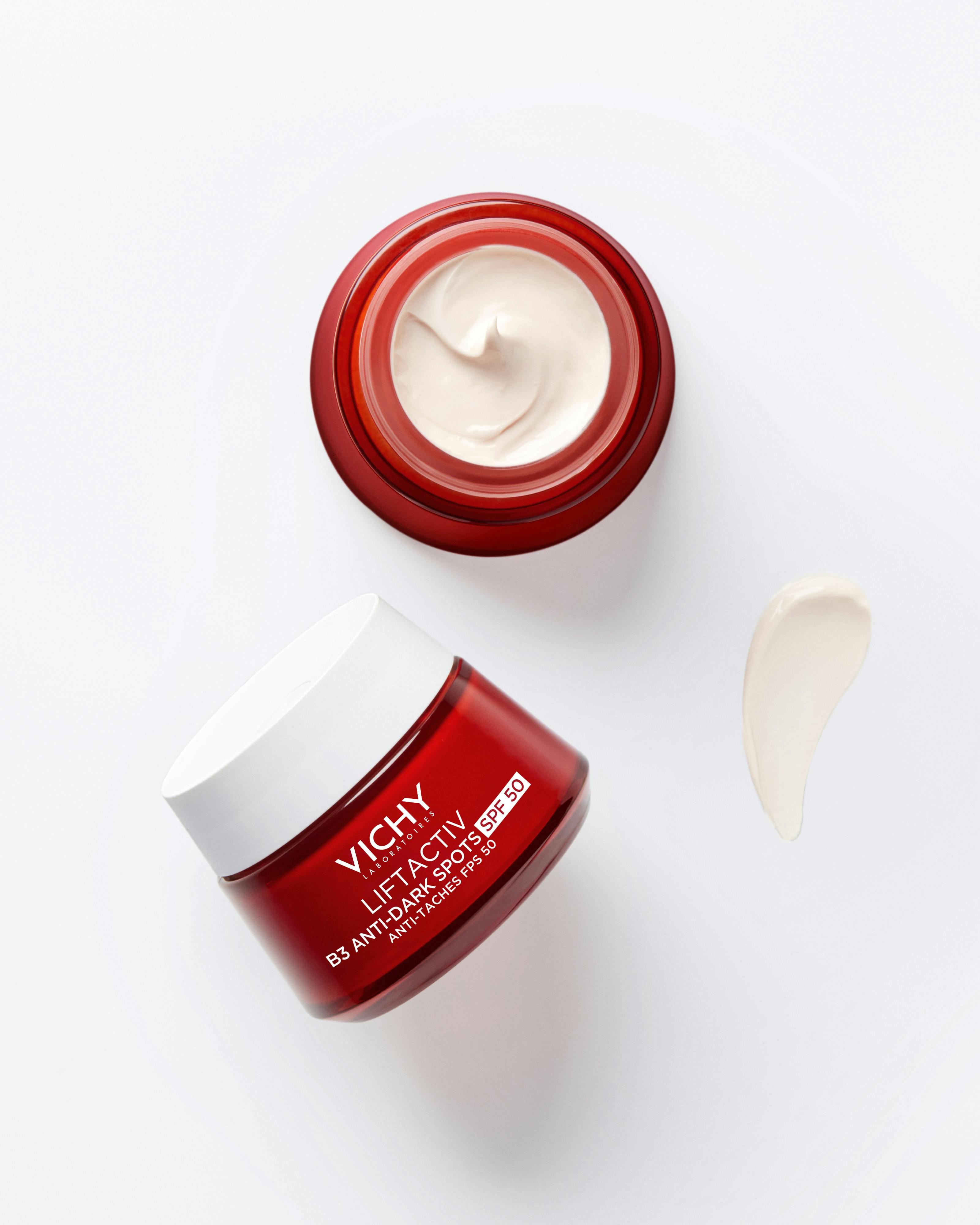 https://imgix.femina.dk/2023-04-13/Vichy-Liftactiv-B3-Cream-SPF50-Photo-Pack-compo-063-RVB.jpg