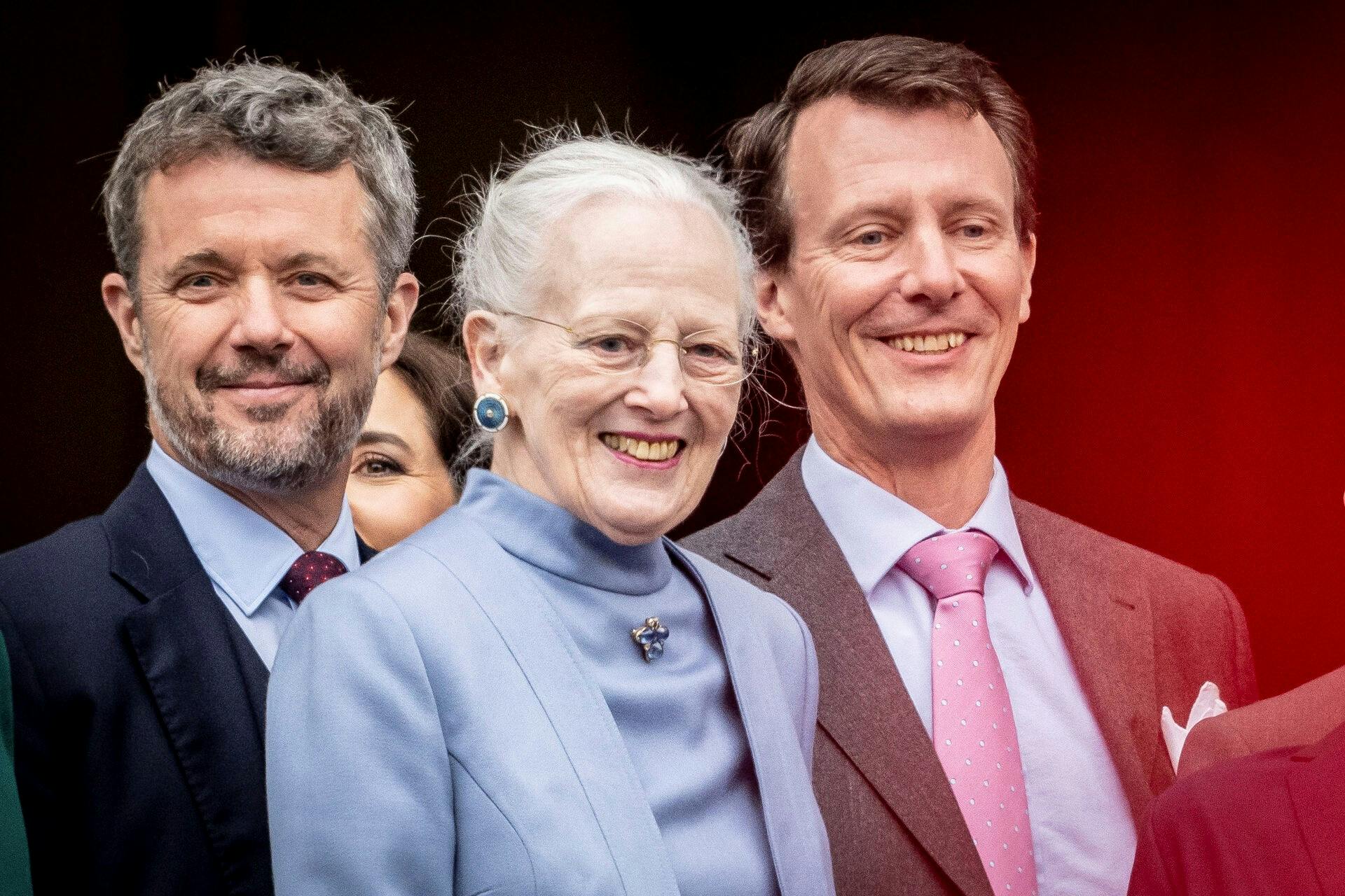  Kronprins Frederik, dronning Margrethe og prins Joachim i forbindelse med at dronningen fejrer sin 83 års fødselsdag på Amalienborg Slot i København,