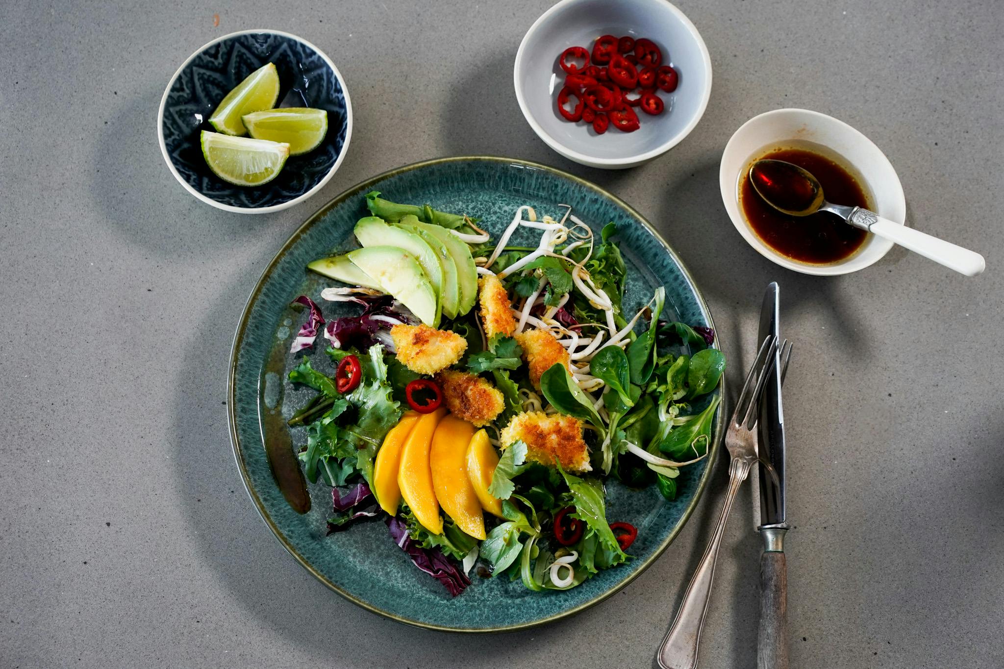 Asiatisk inspireret salat med pankokylling