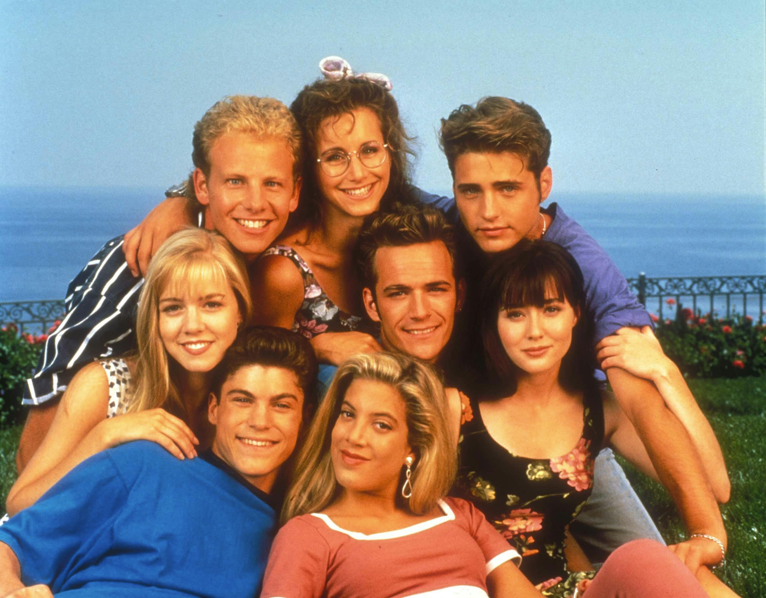 May 10, 2006 - ''BEVERLY HILLS 90210''.K27372LL.SUPPLIED BY PHOTOS, INC..TV-FILM-STILL. JASON PRIESTLEY IAN ZIERING JENNIE GARTH TORI SPELLING LUKE PERRY SHANNEN DOHERTY AND BRIAN AUSTIN GREEN (Credit Image: © Globe Photos/ZUMApress.com)