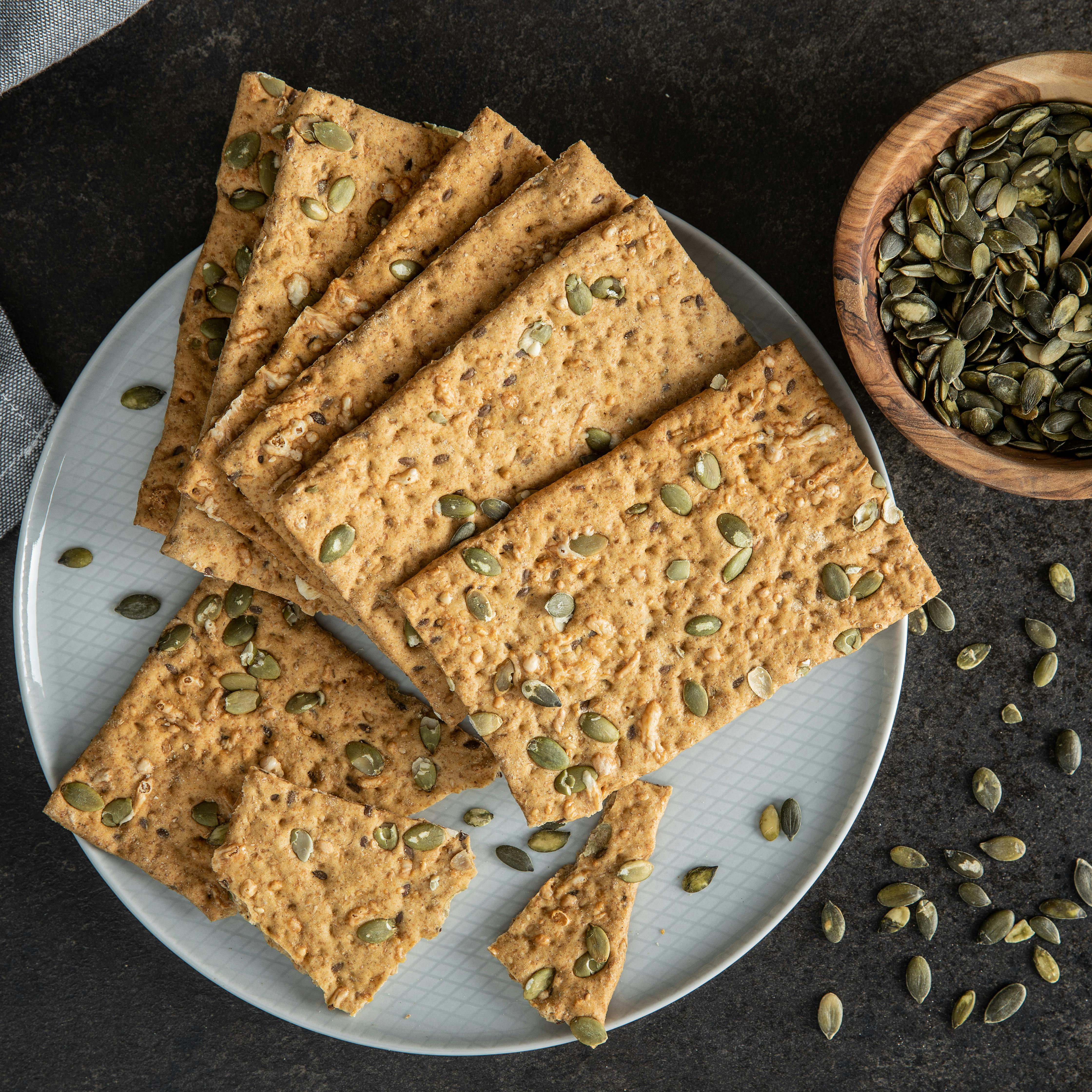 Knækbrød med mange forskellige kerner