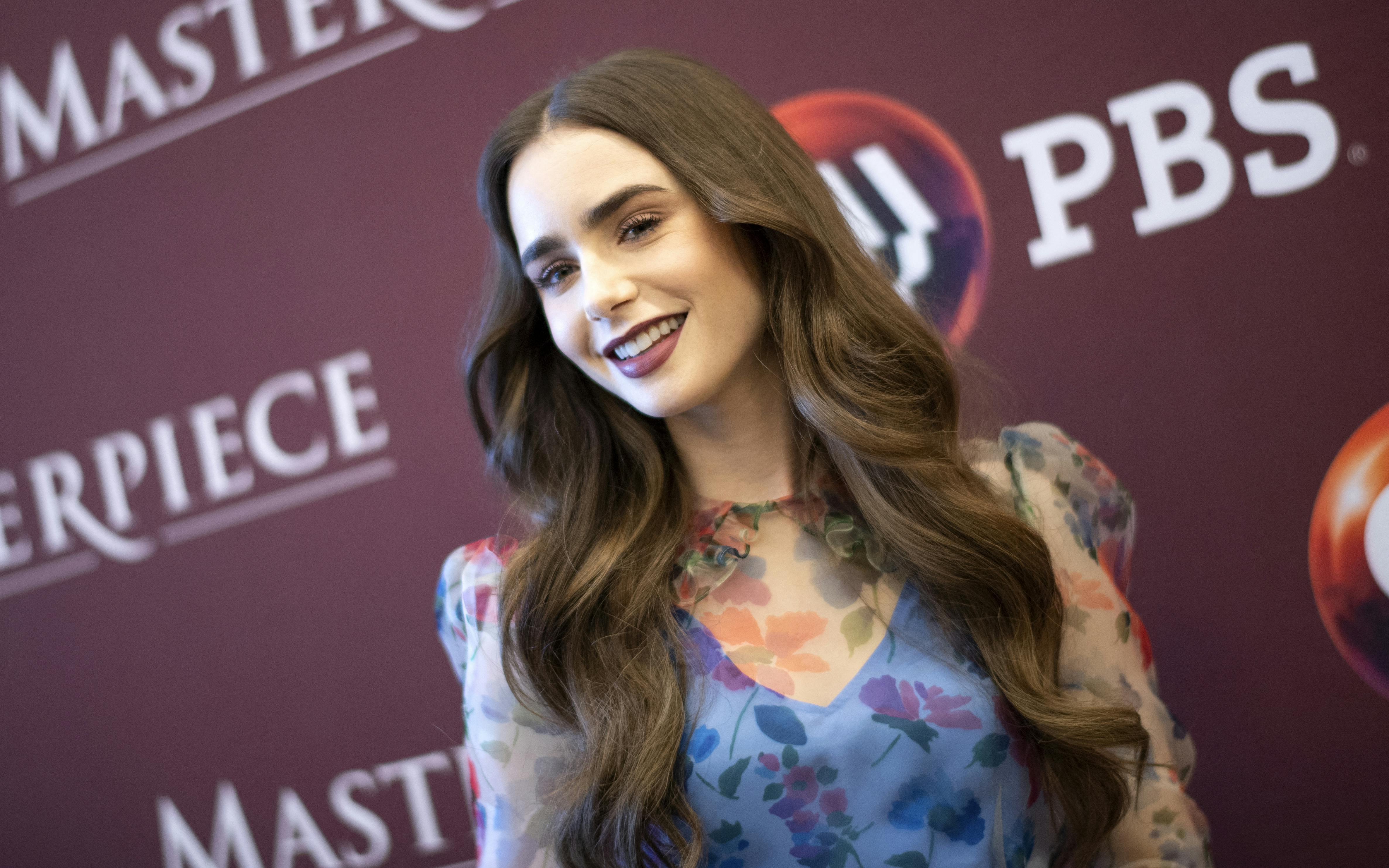  Lily Collins 