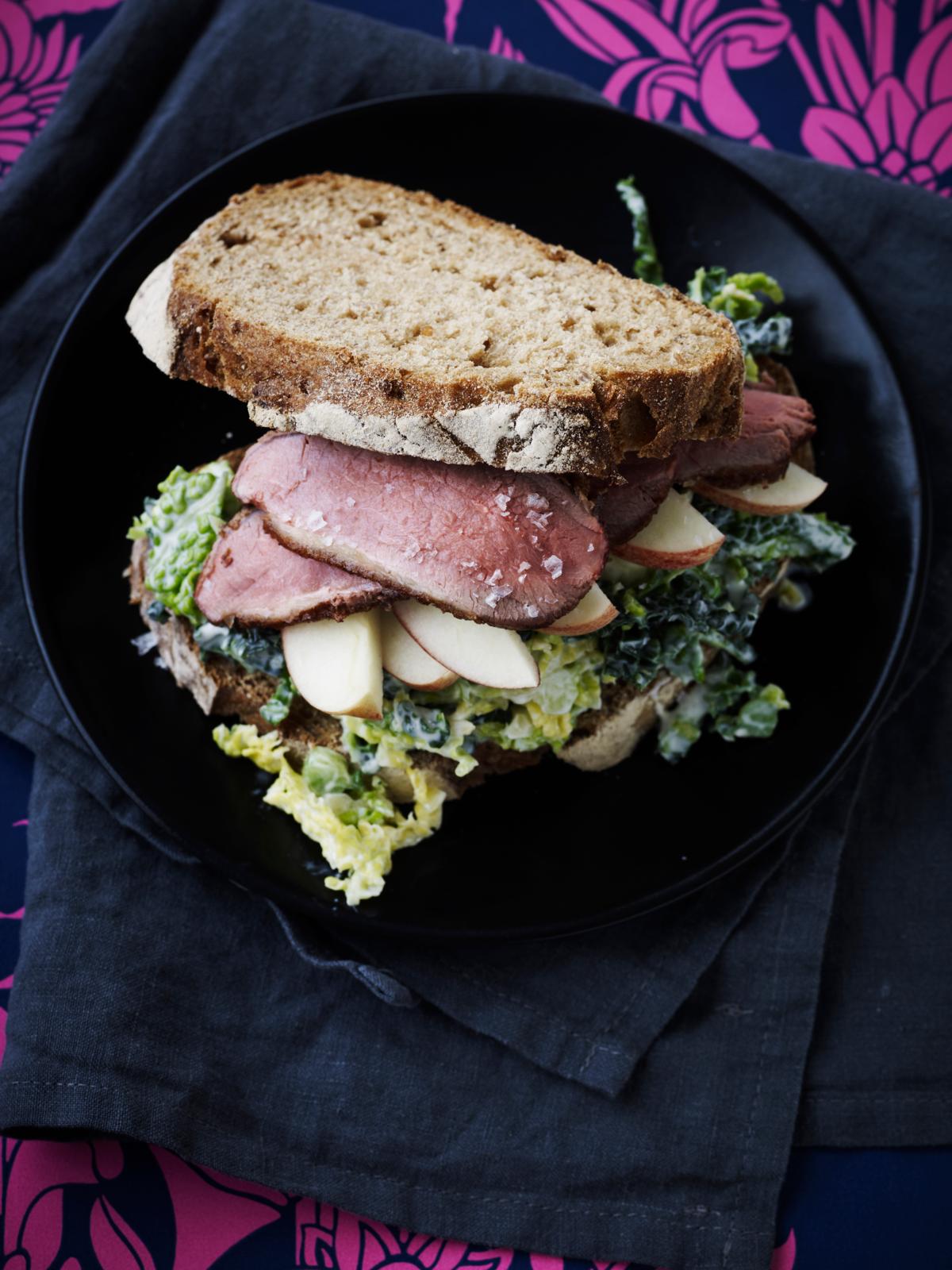 Sandwich med kålsalat og andebryst