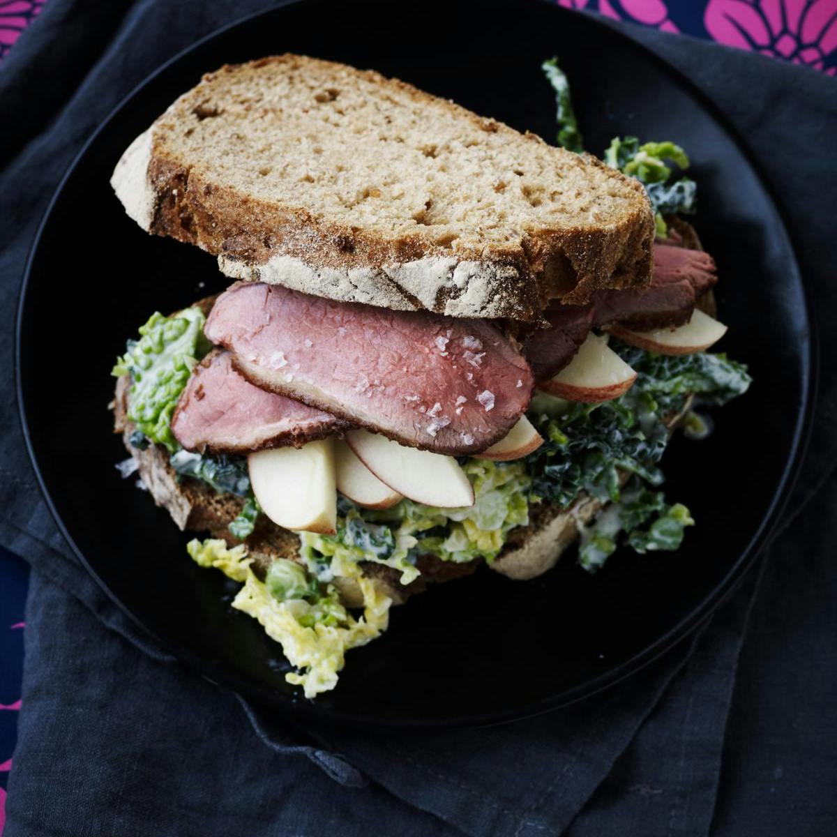 Sandwich med kålsalat og andebryst