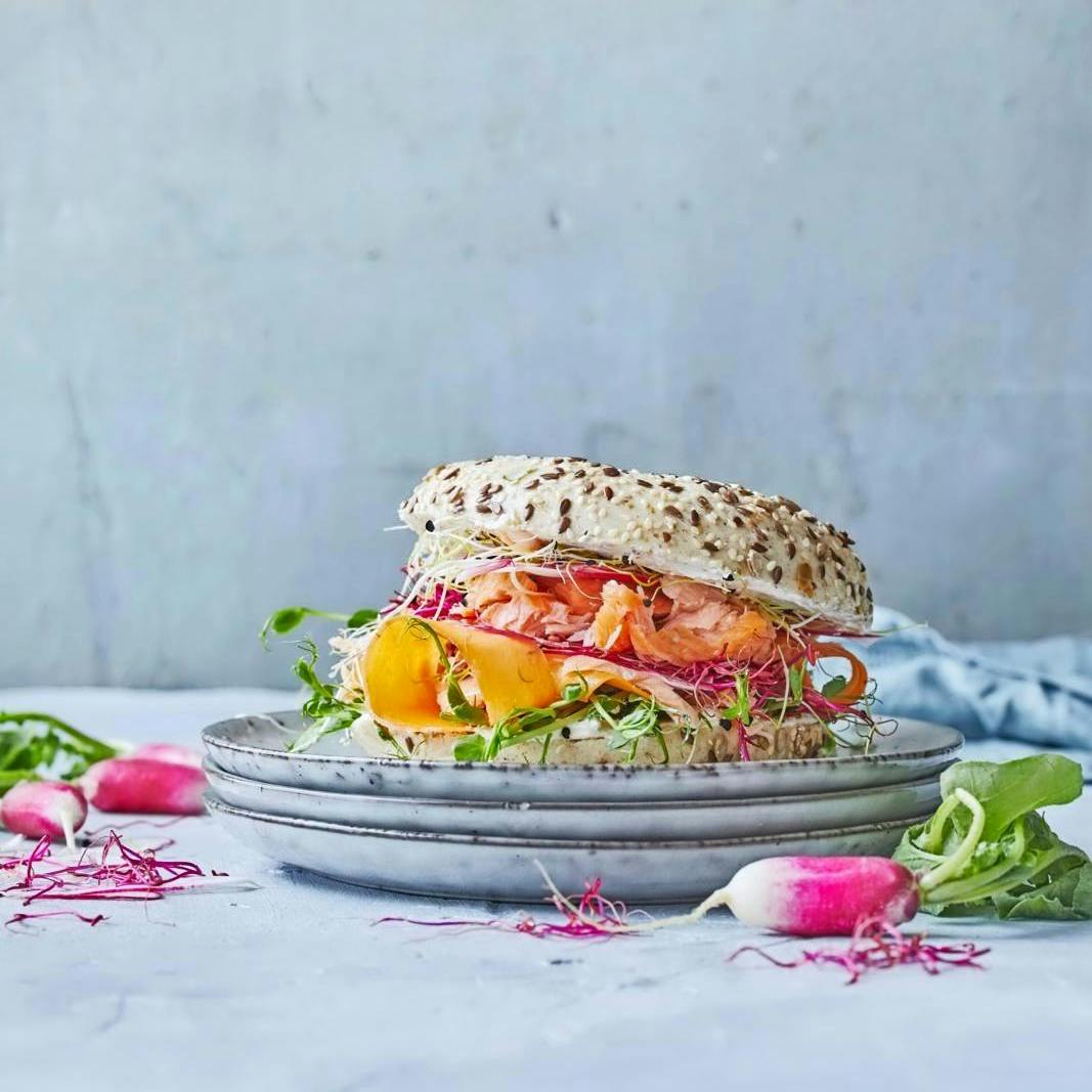 Bagel med laks og cream chease