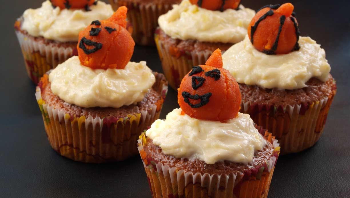 Halloween græsker-cupckes med frosting