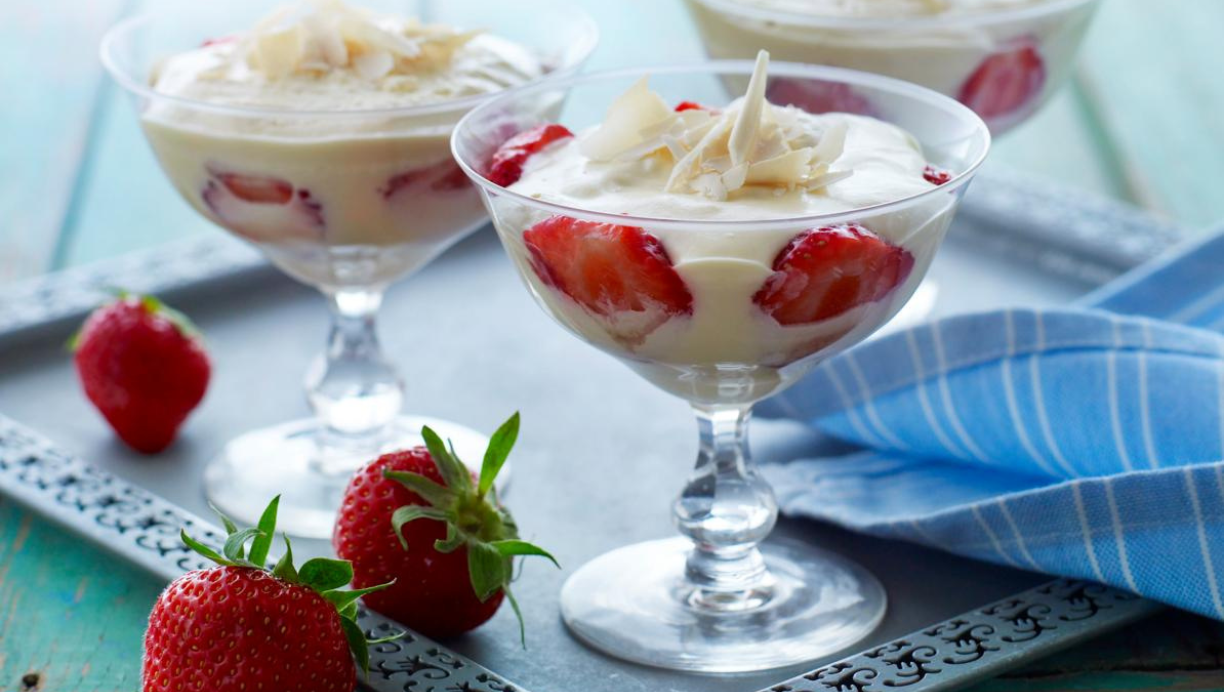 Jordbærdessert med hvidchokolade