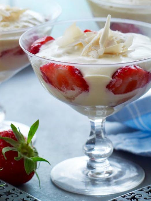 Jordbærdessert med hvidchokolade