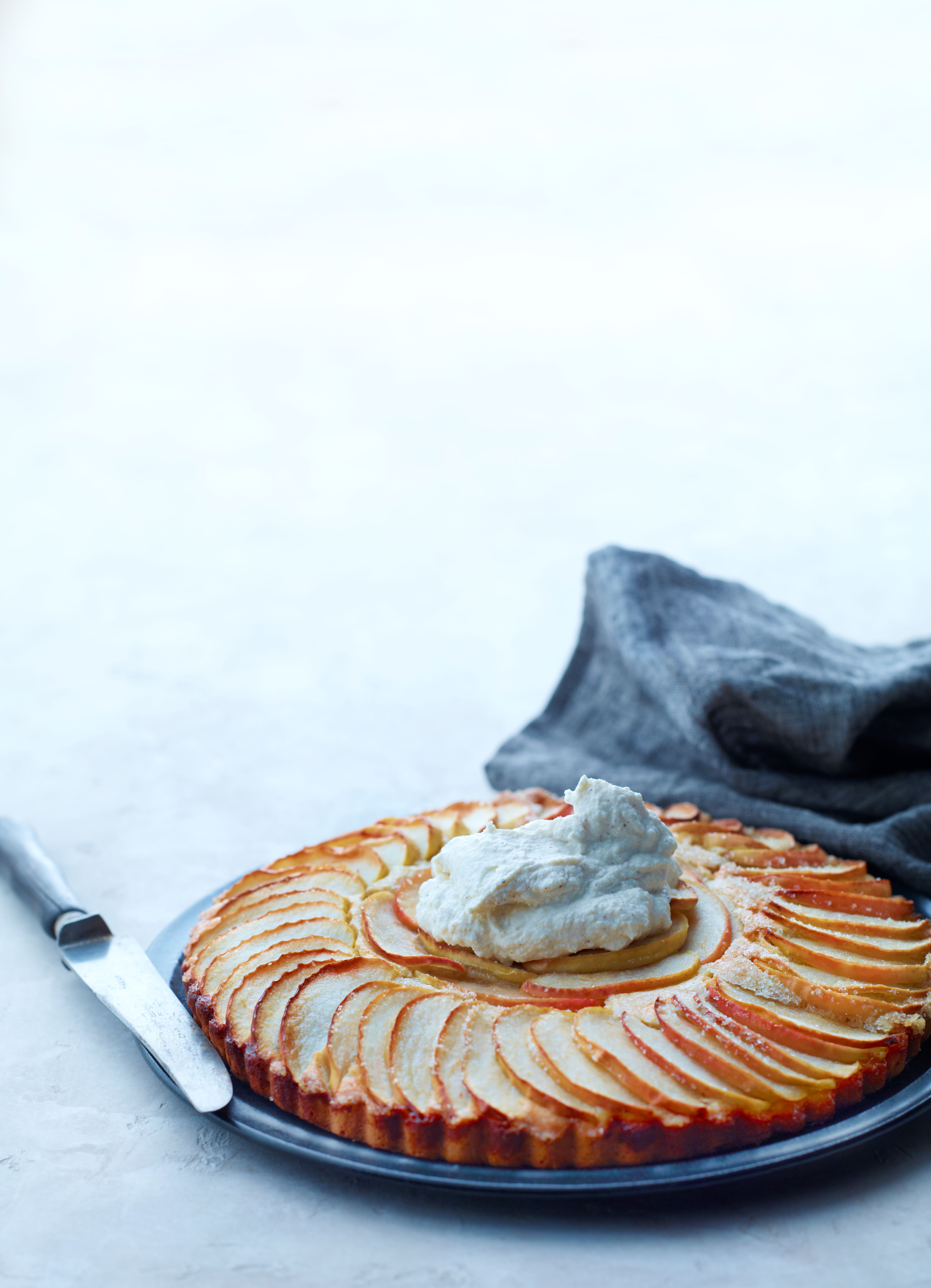 Æblekage med kanel-ricotta