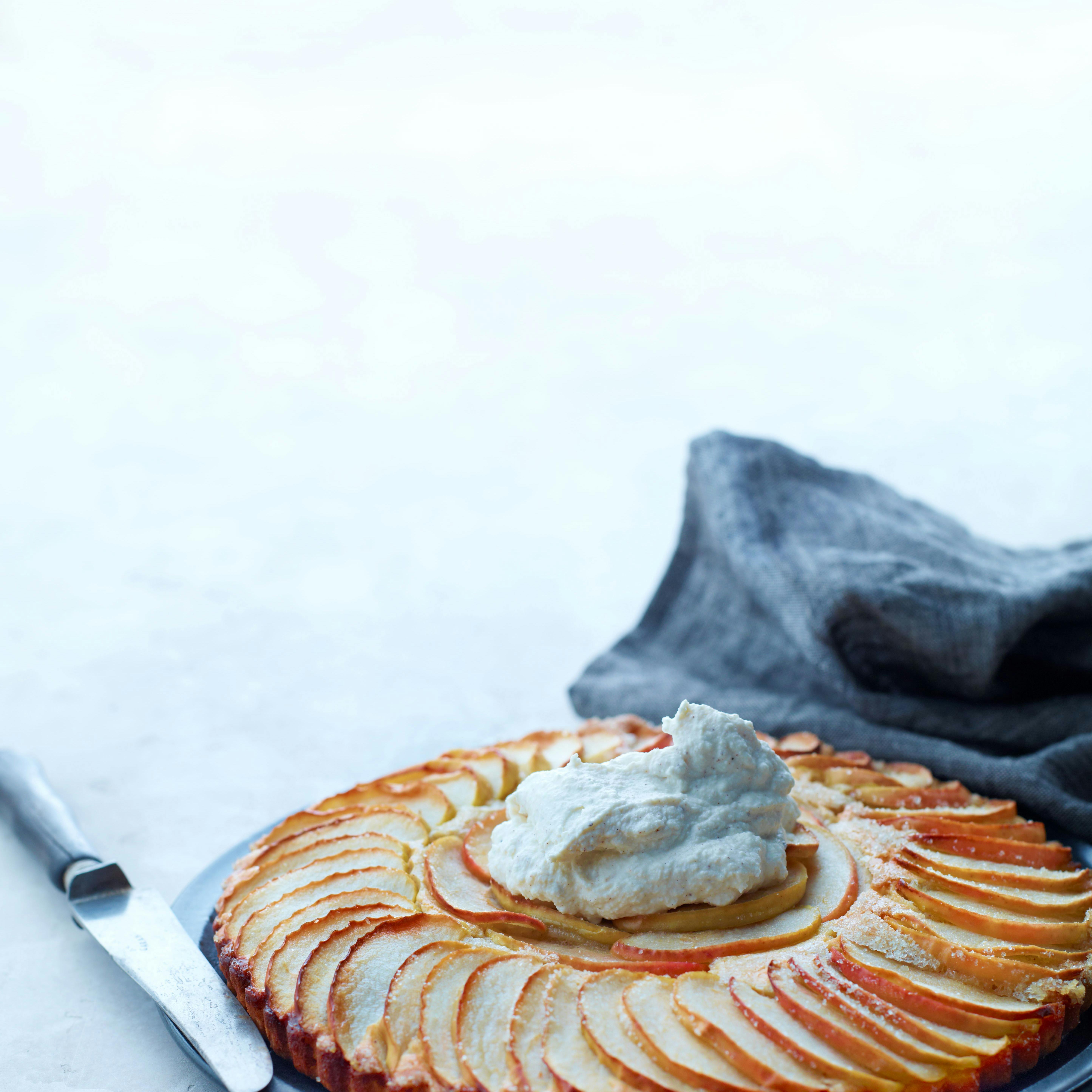 Æblekage med kanel-ricotta